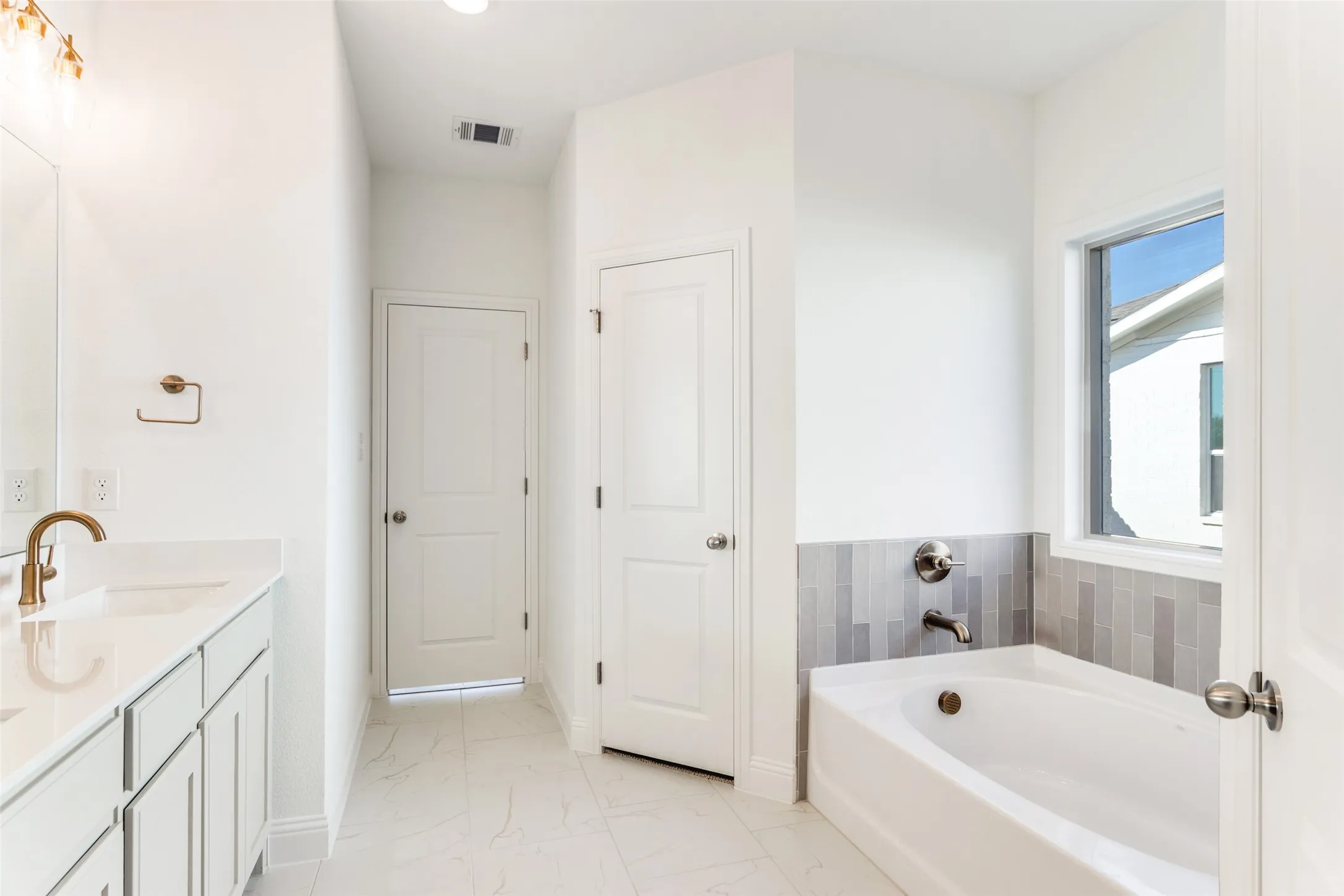 Single Family Residence For Sale in Denton County , 2716 Glasgow Way, Denton, Texas 76207, 3 Bedroom, 2 Bathroom, 2 Garage spaces, 1,738 Sqft, built in 2025, mls#21264918, Real Estate Agent in Denton, Homes For Sale in Denton county, Homes For Sale in Denton, Realtor in Denton Texas, Real Estate Brokerage Independent Realty Texas, Luminita Cordes Realtor