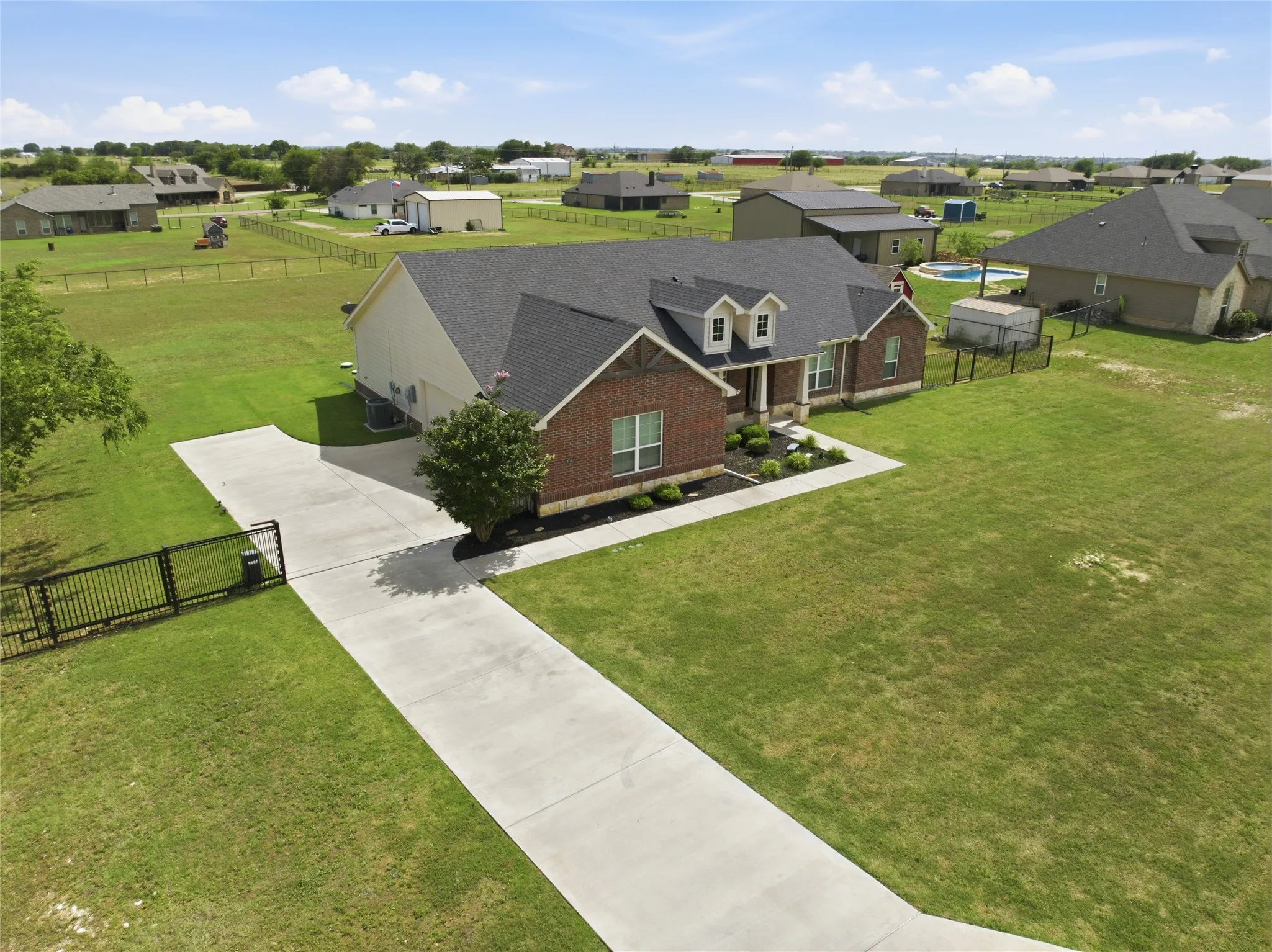 Single Family Residence For Sale in Johnson County , 6343 Rustic Edge Street, Godley, Texas 76044, 3 Bedroom, 2 Bathroom, 3 Garage spaces, 2,032 Sqft, built in 2020, mls#21284440, Real Estate Agent in Godley, Homes For Sale in Johnson county, Homes For Sale in Godley, Realtor in Godley Texas, Real Estate Brokerage Independent Realty Texas, Luminita Cordes Realtor