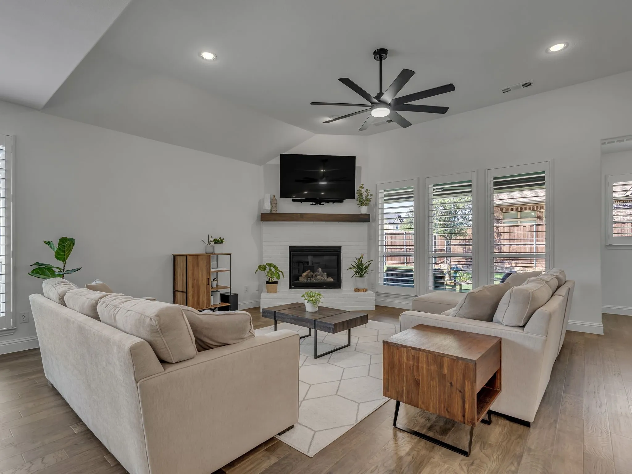 Single Family Residence For Sale in Collin County , 1041 Lone Grove Lane, Prosper, Texas 75078, 4 Bedroom, 3 Bathroom, 3 Garage spaces, 3,291 Sqft, built in 2020, mls#21285387, Real Estate Agent in Prosper, Homes For Sale in Collin county, Homes For Sale in Prosper, Realtor in Prosper Texas, Real Estate Brokerage Independent Realty Texas, Luminita Cordes Realtor