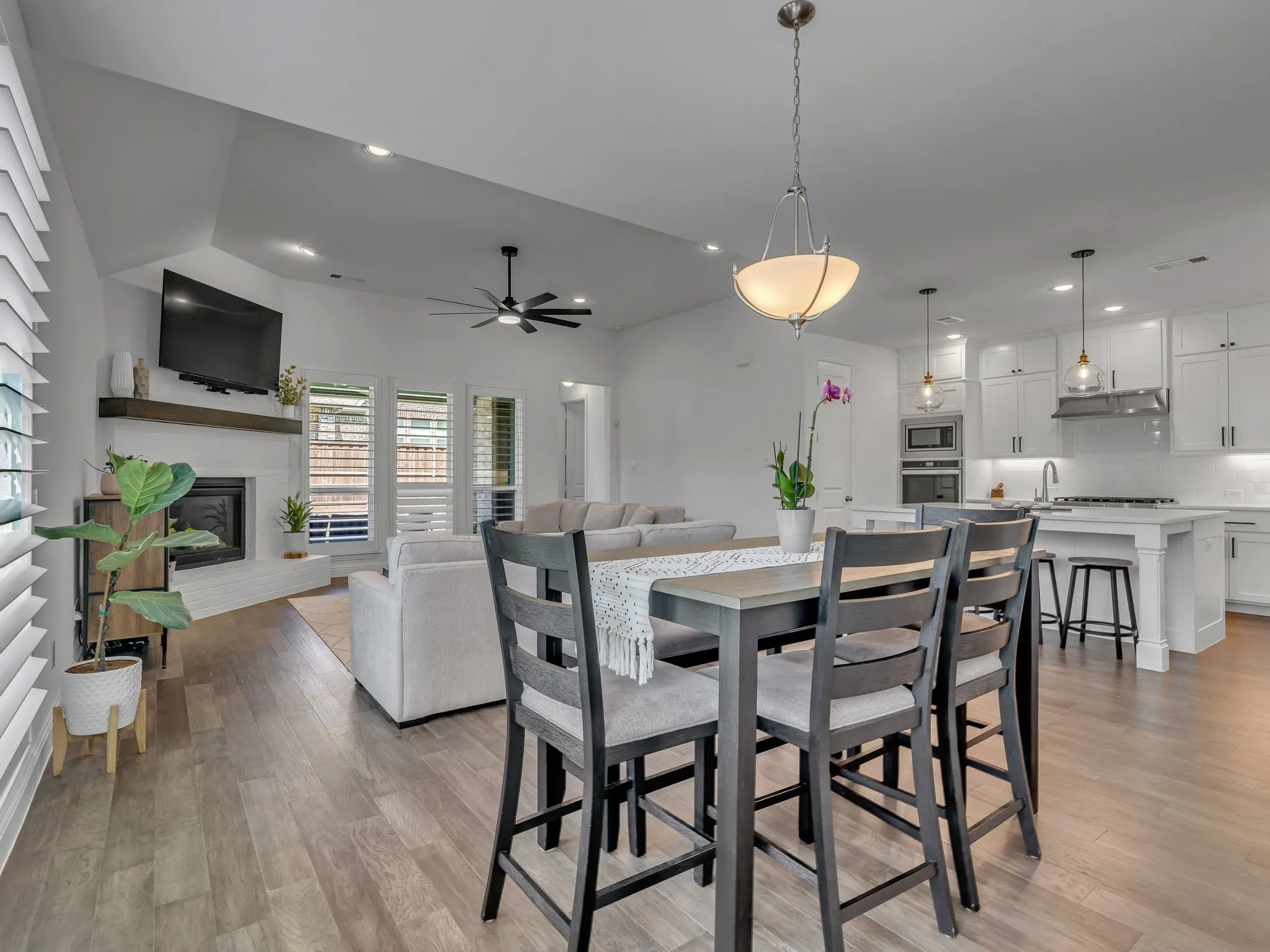 Single Family Residence For Sale in Collin County , 1041 Lone Grove Lane, Prosper, Texas 75078, 4 Bedroom, 3 Bathroom, 3 Garage spaces, 3,291 Sqft, built in 2020, mls#21285387, Real Estate Agent in Prosper, Homes For Sale in Collin county, Homes For Sale in Prosper, Realtor in Prosper Texas, Real Estate Brokerage Independent Realty Texas, Luminita Cordes Realtor