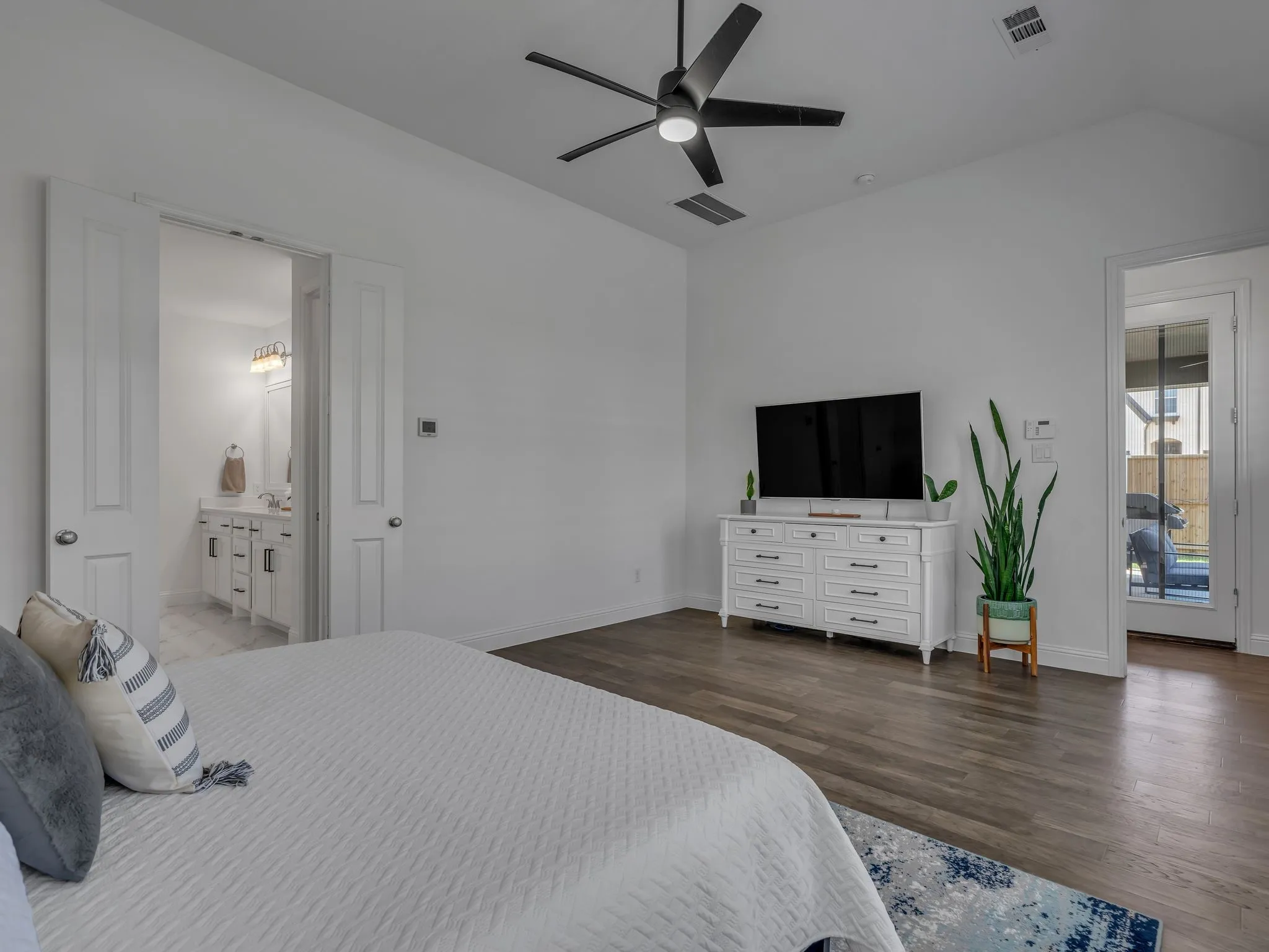 Single Family Residence For Sale in Collin County , 1041 Lone Grove Lane, Prosper, Texas 75078, 4 Bedroom, 3 Bathroom, 3 Garage spaces, 3,291 Sqft, built in 2020, mls#21285387, Real Estate Agent in Prosper, Homes For Sale in Collin county, Homes For Sale in Prosper, Realtor in Prosper Texas, Real Estate Brokerage Independent Realty Texas, Luminita Cordes Realtor