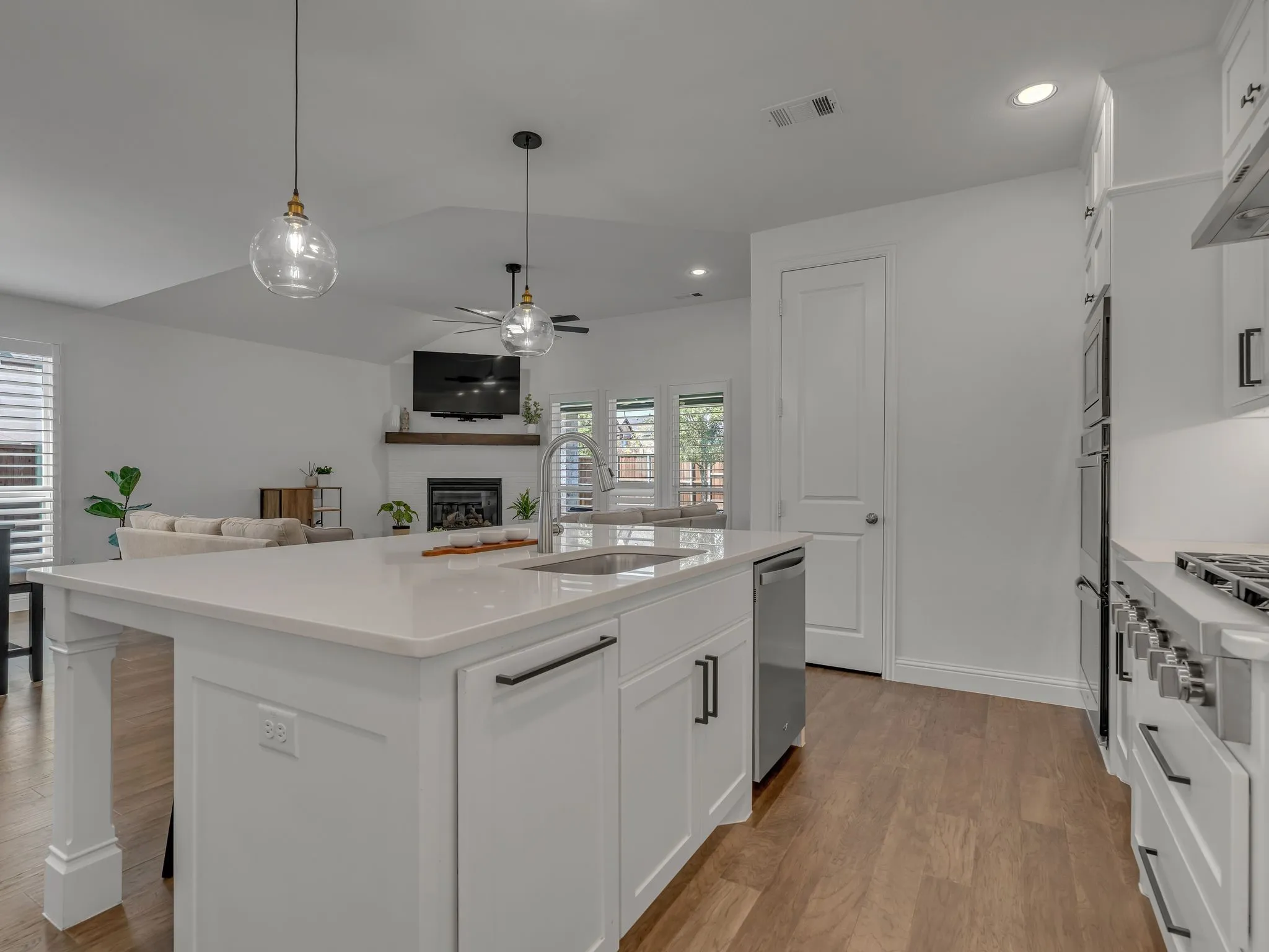 Single Family Residence For Sale in Collin County , 1041 Lone Grove Lane, Prosper, Texas 75078, 4 Bedroom, 3 Bathroom, 3 Garage spaces, 3,291 Sqft, built in 2020, mls#21285387, Real Estate Agent in Prosper, Homes For Sale in Collin county, Homes For Sale in Prosper, Realtor in Prosper Texas, Real Estate Brokerage Independent Realty Texas, Luminita Cordes Realtor