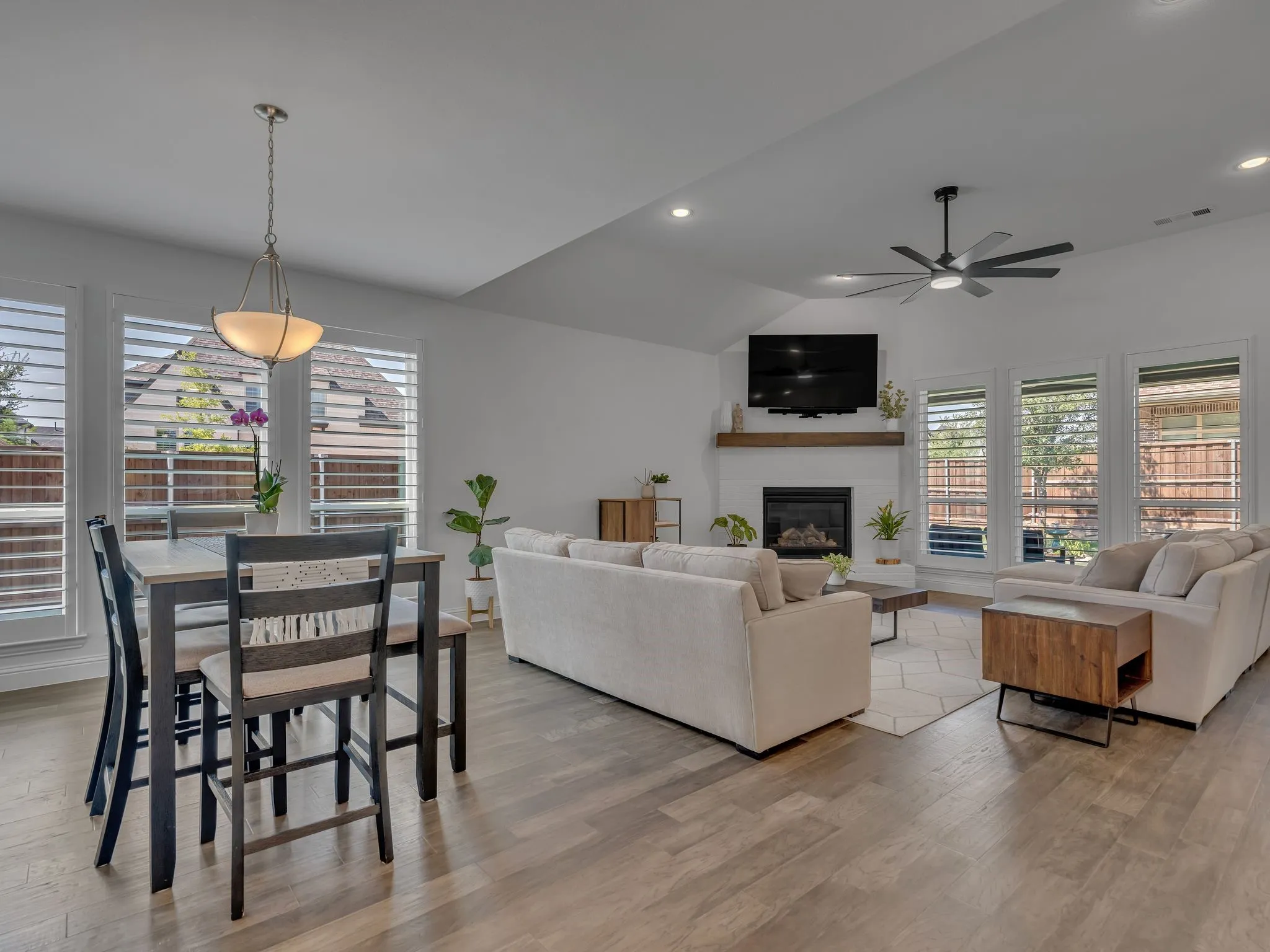 Single Family Residence For Sale in Collin County , 1041 Lone Grove Lane, Prosper, Texas 75078, 4 Bedroom, 3 Bathroom, 3 Garage spaces, 3,291 Sqft, built in 2020, mls#21285387, Real Estate Agent in Prosper, Homes For Sale in Collin county, Homes For Sale in Prosper, Realtor in Prosper Texas, Real Estate Brokerage Independent Realty Texas, Luminita Cordes Realtor