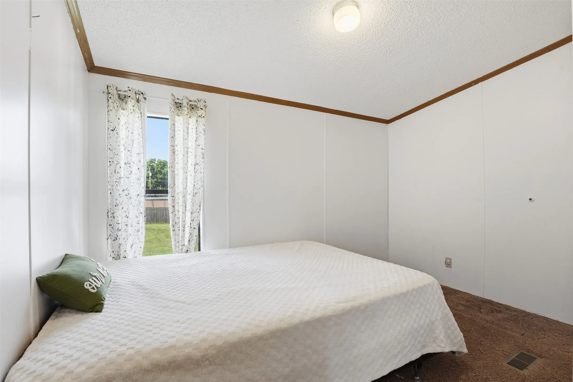Mobile Home For Sale in Johnson County , 3601 Mockingbird Circle, Cleburne, Texas 76031, 3 Bedroom, 2 Bathroom, Garage spaces, 1,344 Sqft, built in 1996, mls#21285389, Real Estate Agent in Cleburne, Homes For Sale in Johnson county, Homes For Sale in Cleburne, Realtor in Cleburne Texas, Real Estate Brokerage Independent Realty Texas, Luminita Cordes Realtor