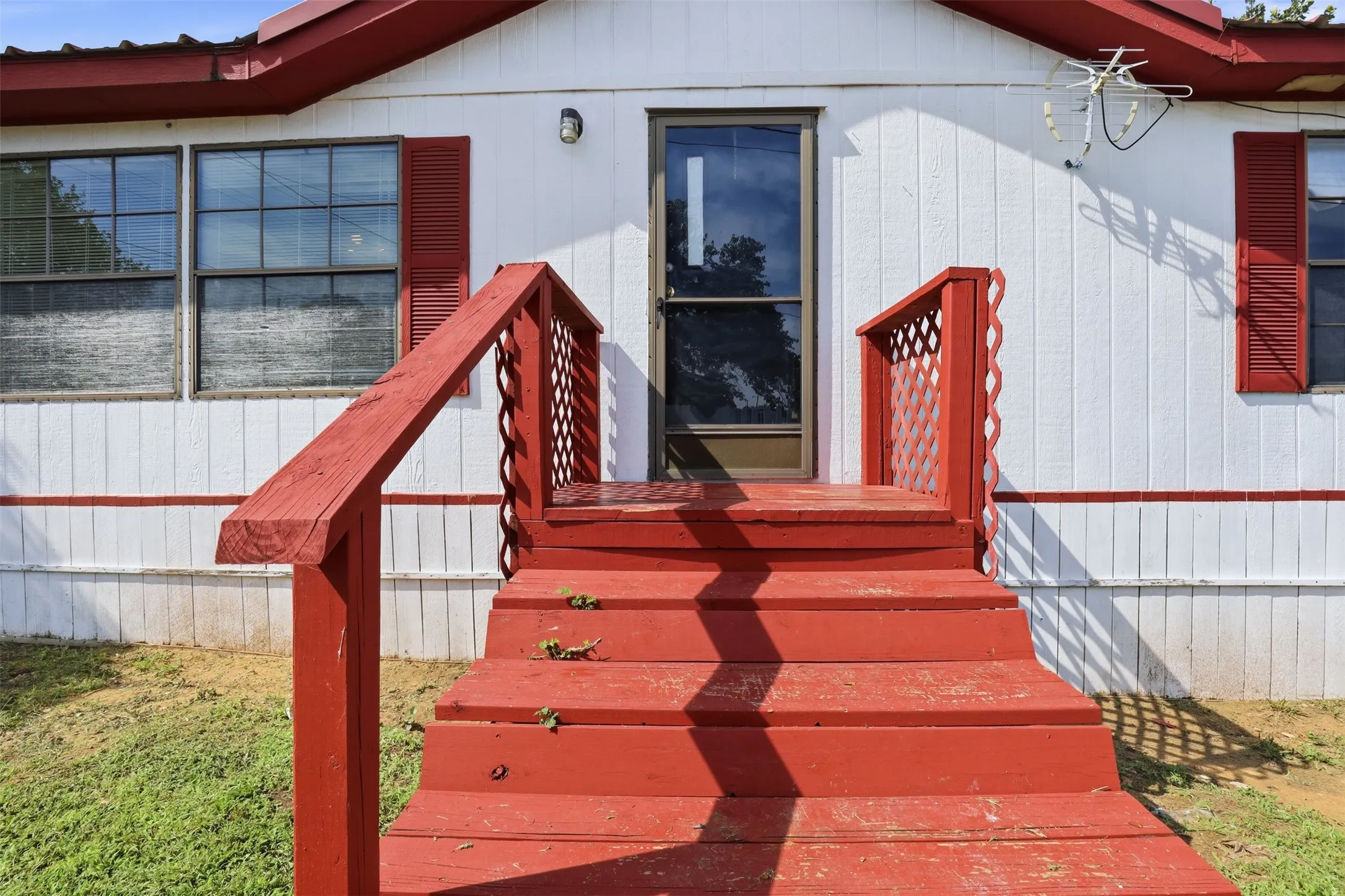 Mobile Home For Sale in Johnson County , 3601 Mockingbird Circle, Cleburne, Texas 76031, 3 Bedroom, 2 Bathroom, Garage spaces, 1,344 Sqft, built in 1996, mls#21285389, Real Estate Agent in Cleburne, Homes For Sale in Johnson county, Homes For Sale in Cleburne, Realtor in Cleburne Texas, Real Estate Brokerage Independent Realty Texas, Luminita Cordes Realtor