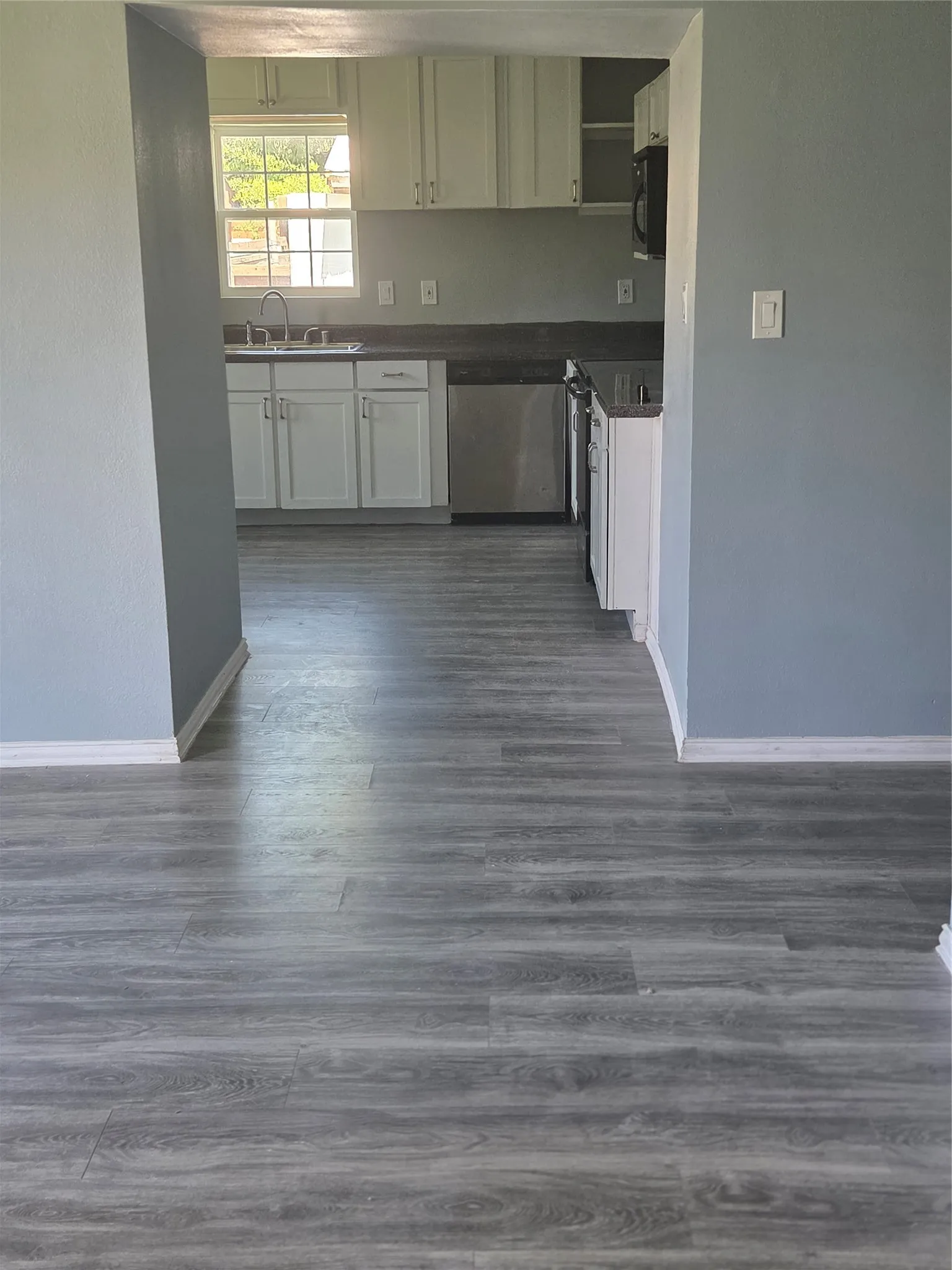 Single Family Residence For Sale in Kaufman County , 203 E Ann Street, Kaufman, Texas 75142, 4 Bedroom, 3 Bathroom, Garage spaces, 1,411 Sqft, built in 1940, mls#21285186, Real Estate Agent in Kaufman, Homes For Sale in Kaufman county, Homes For Sale in Kaufman, Realtor in Kaufman Texas, Real Estate Brokerage Independent Realty Texas, Luminita Cordes Realtor