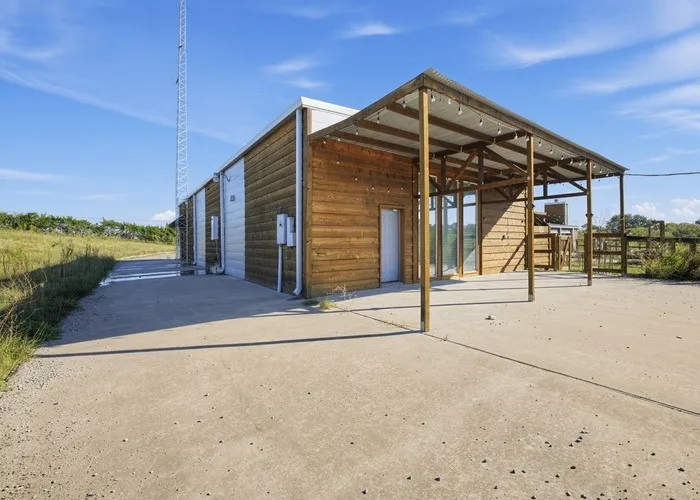 Single Family Residence For Sale in Grayson County , 1264 BALLARD Road, Van Alstyne, Texas 75495, 3 Bedroom, 4 Bathroom, 5 Garage spaces, 3,550 Sqft, built in 2017, mls#21285410, Real Estate Agent in Van Alstyne, Homes For Sale in Grayson county, Homes For Sale in Van Alstyne, Realtor in Van Alstyne Texas, Real Estate Brokerage Independent Realty Texas, Luminita Cordes Realtor