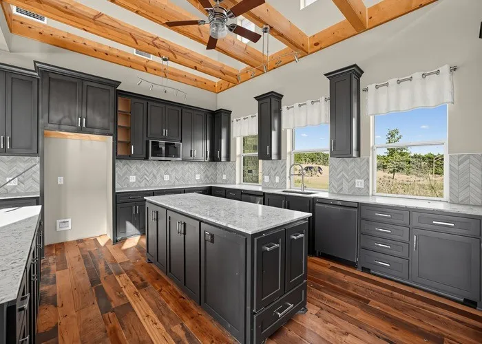 Single Family Residence For Sale in Grayson County , 1264 BALLARD Road, Van Alstyne, Texas 75495, 3 Bedroom, 4 Bathroom, 5 Garage spaces, 3,550 Sqft, built in 2017, mls#21285410, Real Estate Agent in Van Alstyne, Homes For Sale in Grayson county, Homes For Sale in Van Alstyne, Realtor in Van Alstyne Texas, Real Estate Brokerage Independent Realty Texas, Luminita Cordes Realtor