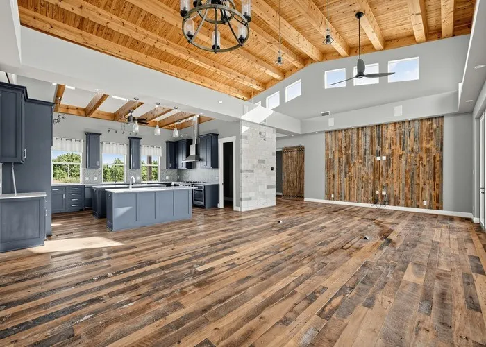 Single Family Residence For Sale in Grayson County , 1264 BALLARD Road, Van Alstyne, Texas 75495, 3 Bedroom, 4 Bathroom, 5 Garage spaces, 3,550 Sqft, built in 2017, mls#21285410, Real Estate Agent in Van Alstyne, Homes For Sale in Grayson county, Homes For Sale in Van Alstyne, Realtor in Van Alstyne Texas, Real Estate Brokerage Independent Realty Texas, Luminita Cordes Realtor