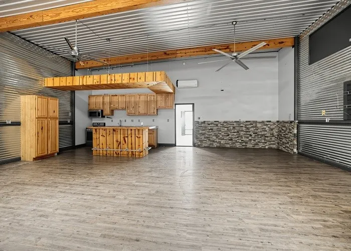 Single Family Residence For Sale in Grayson County , 1264 BALLARD Road, Van Alstyne, Texas 75495, 3 Bedroom, 4 Bathroom, 5 Garage spaces, 3,550 Sqft, built in 2017, mls#21285410, Real Estate Agent in Van Alstyne, Homes For Sale in Grayson county, Homes For Sale in Van Alstyne, Realtor in Van Alstyne Texas, Real Estate Brokerage Independent Realty Texas, Luminita Cordes Realtor