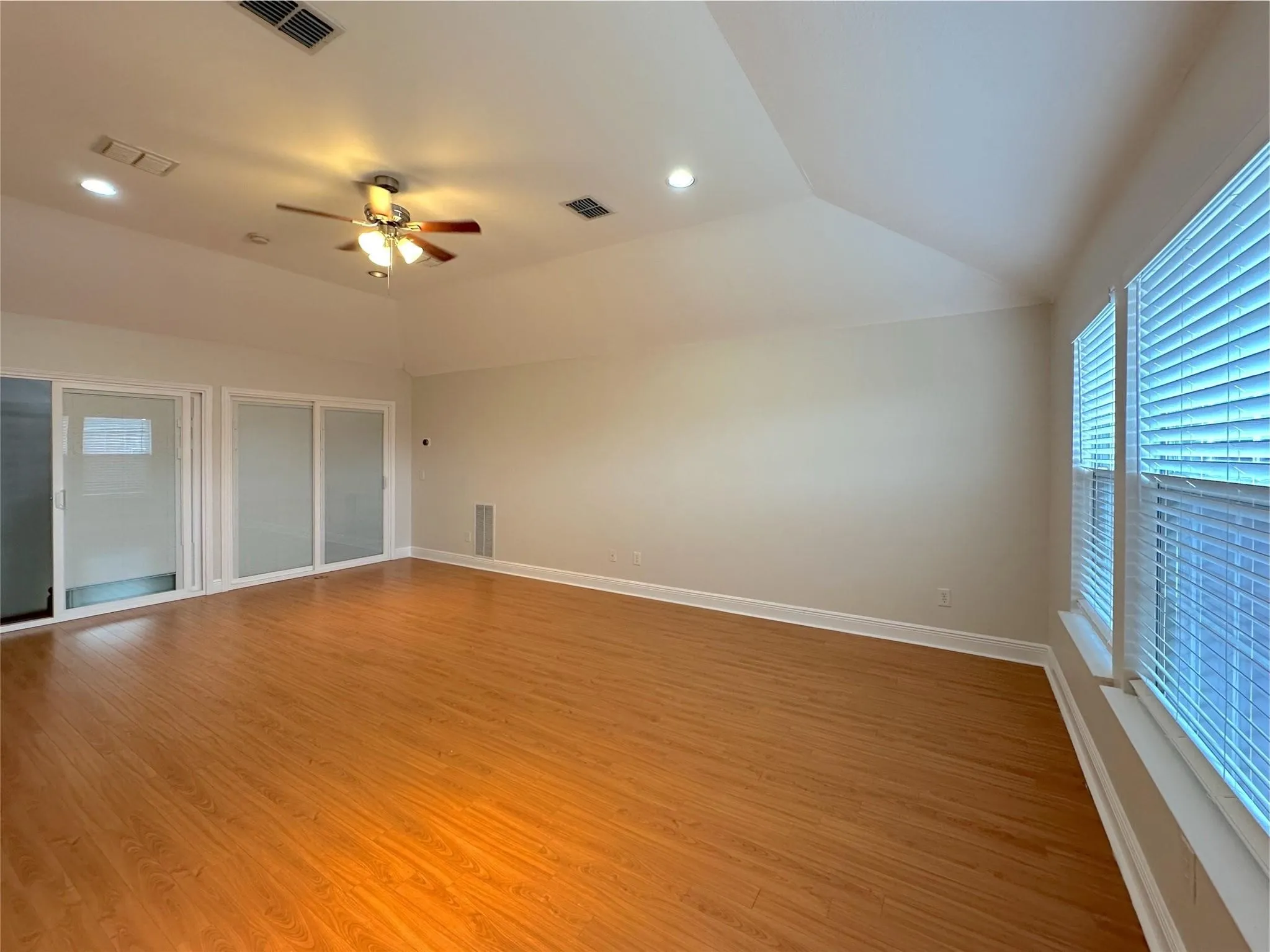 Single Family Residence For Rent in Collin County , 1579 Poets Way, Allen, Texas 75002, 4 Bedrooms, 2 Bathrooms, 2 Garage spaces, 2,684 Sqft, built in 2005, Price $2,900, mls#21285449, Real Estate Agent in Allen, Homes For Rent in Collin county, Homes For Rent in Allen, Realtor in Allen Texas, Real Estate Brokerage Independent Realty Texas, Luminita Cordes Realtor