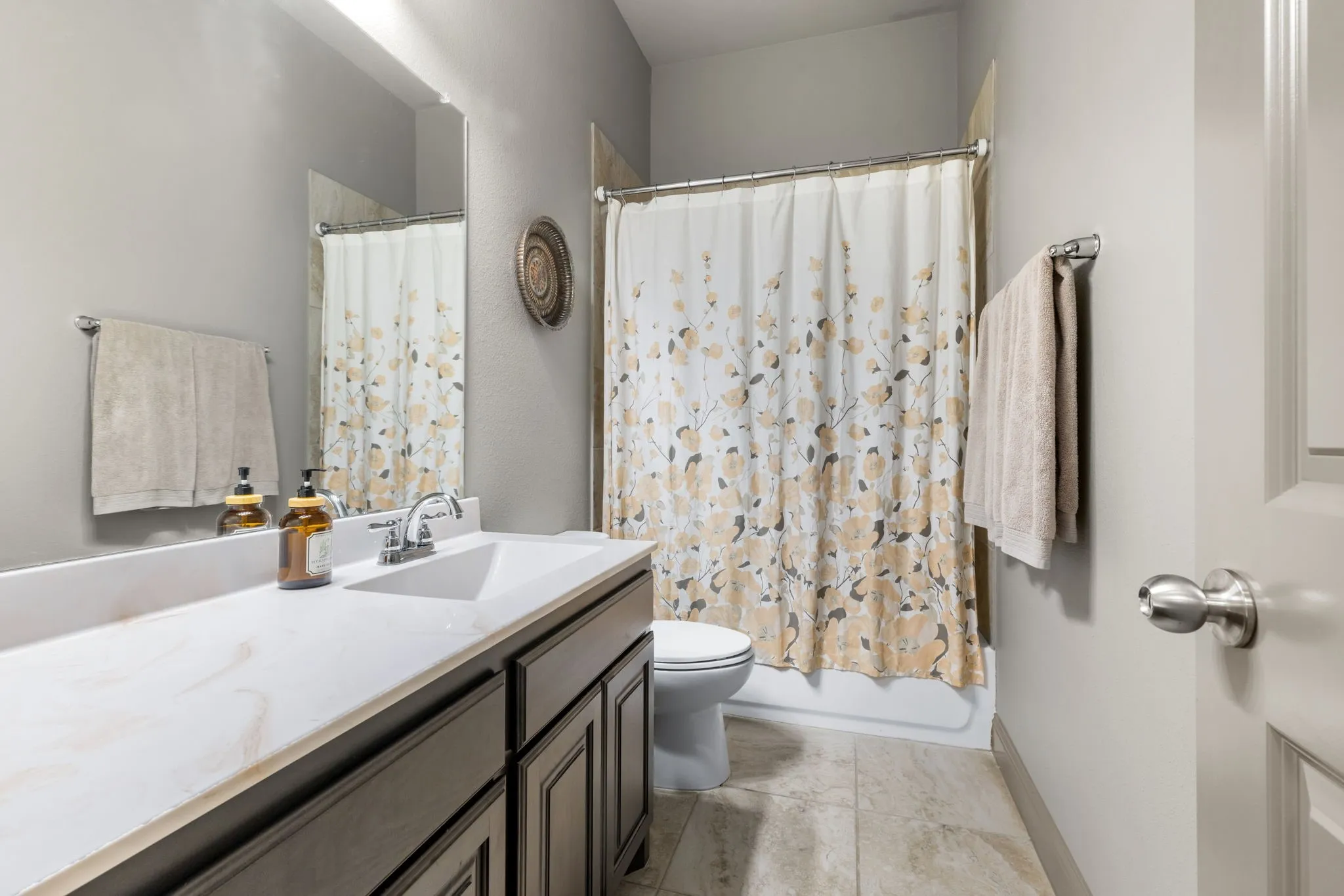 Single Family Residence For Sale in Dallas County , 3711 Sistine Mews, Dallas, Texas 75236, 3 Bedrooms, 2 Bathrooms, 2 Garage spaces, 1,747 Sqft, built in 2018, Price $399,999, mls#21285354, Real Estate Agent in Dallas, Homes For Sale in Dallas county, Homes For Sale in Dallas, Realtor in Dallas Texas, Real Estate Brokerage Independent Realty Texas, Luminita Cordes Realtor