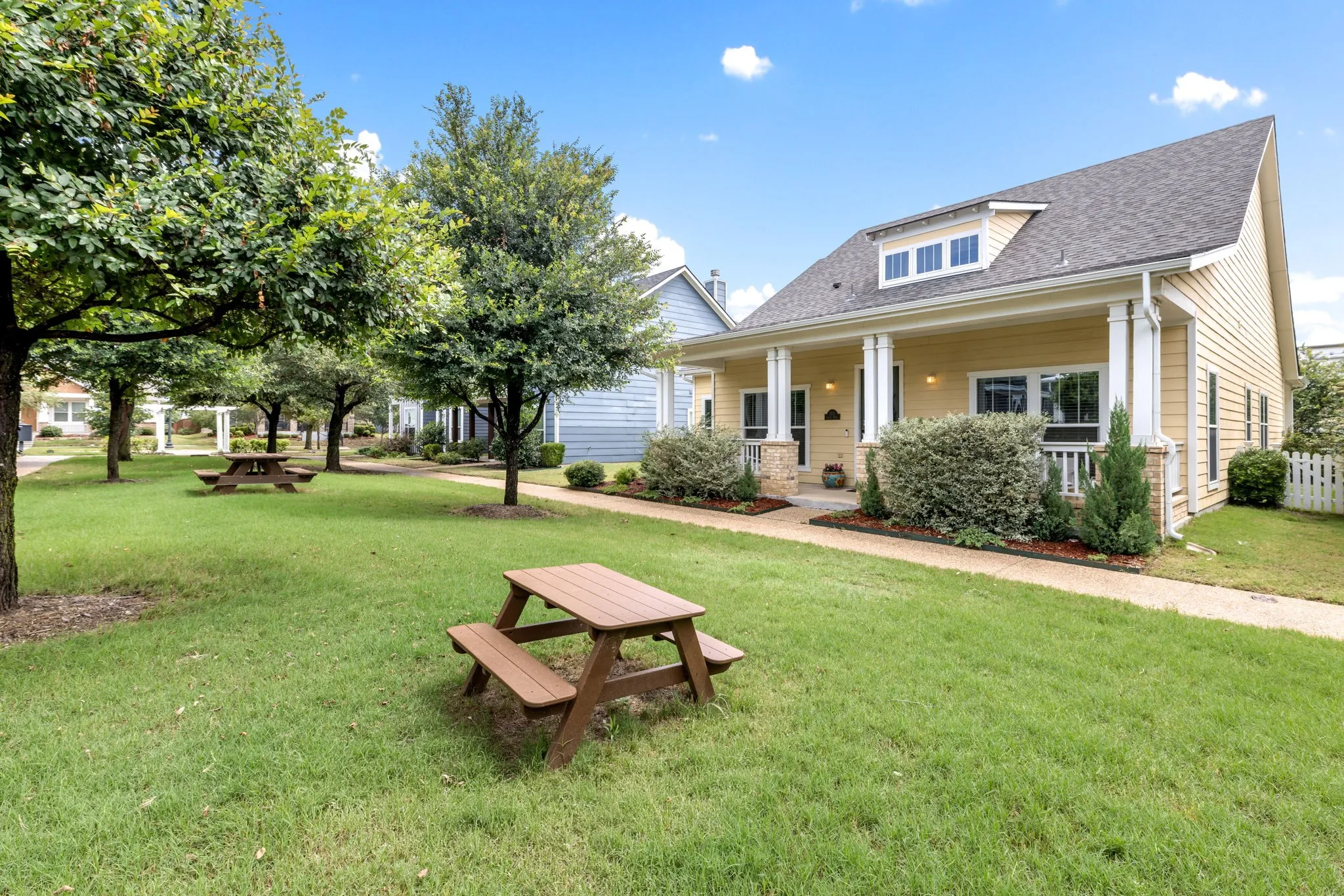 Single Family Residence For Sale in Dallas County , 3711 Sistine Mews, Dallas, Texas 75236, 3 Bedrooms, 2 Bathrooms, 2 Garage spaces, 1,747 Sqft, built in 2018, Price $399,999, mls#21285354, Real Estate Agent in Dallas, Homes For Sale in Dallas county, Homes For Sale in Dallas, Realtor in Dallas Texas, Real Estate Brokerage Independent Realty Texas, Luminita Cordes Realtor