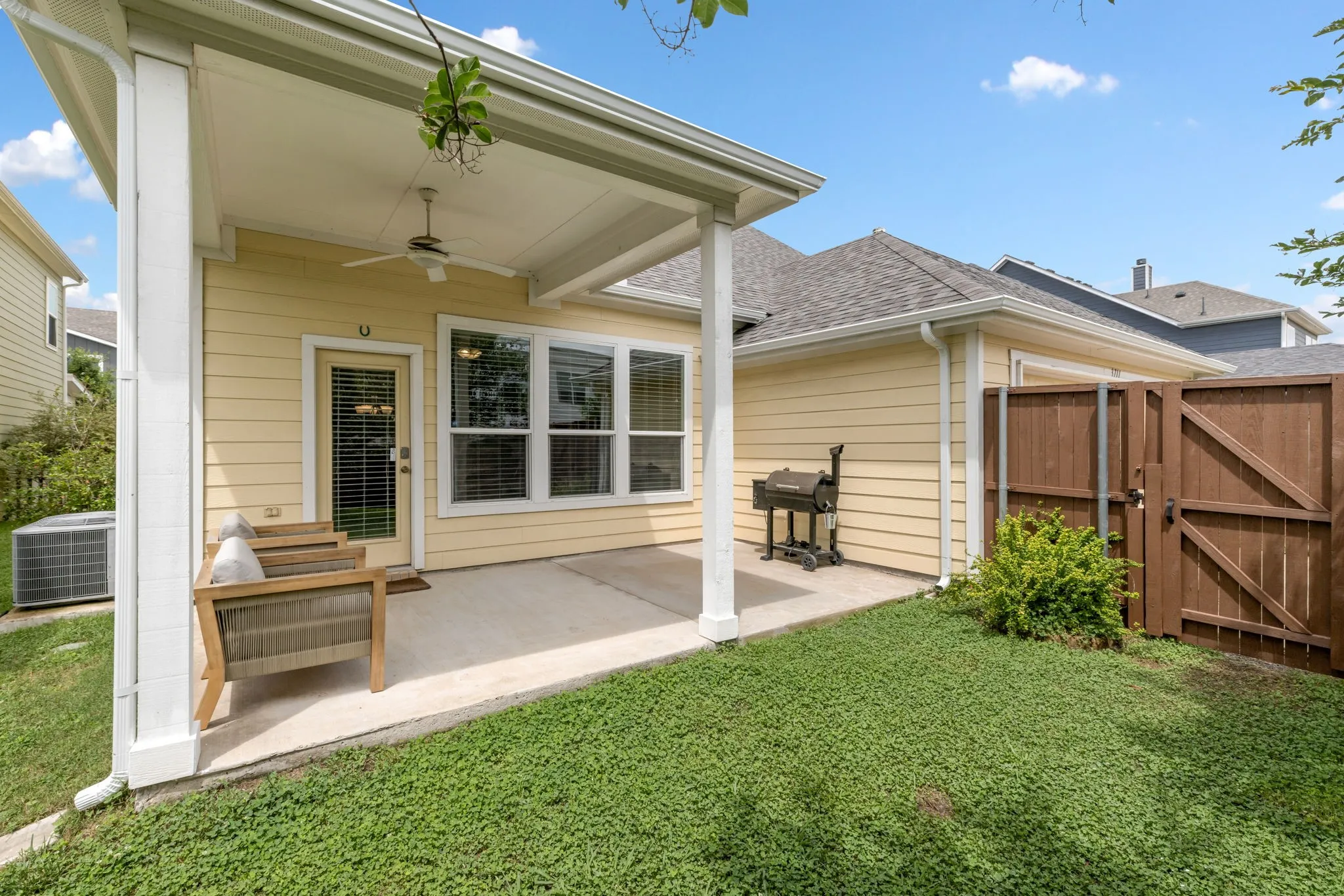 Single Family Residence For Sale in Dallas County , 3711 Sistine Mews, Dallas, Texas 75236, 3 Bedrooms, 2 Bathrooms, 2 Garage spaces, 1,747 Sqft, built in 2018, Price $399,999, mls#21285354, Real Estate Agent in Dallas, Homes For Sale in Dallas county, Homes For Sale in Dallas, Realtor in Dallas Texas, Real Estate Brokerage Independent Realty Texas, Luminita Cordes Realtor