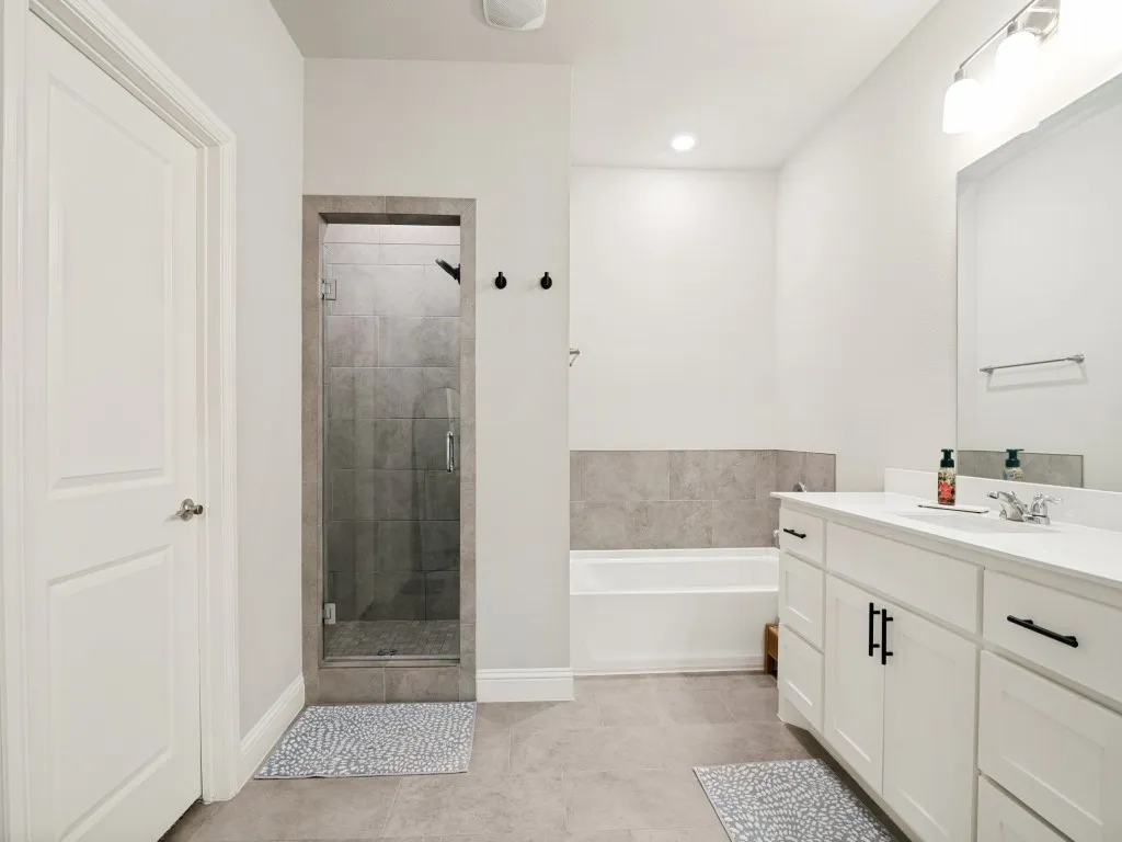 Single Family Residence For Sale in Collin County , 439 Cyprus Grove, Lavon, Texas 75166, 4 Bedroom, 3 Bathroom, 2 Garage spaces, 3,000 Sqft, built in 2023, mls#21285222, Real Estate Agent in Lavon, Homes For Sale in Collin county, Homes For Sale in Lavon, Realtor in Lavon Texas, Real Estate Brokerage Independent Realty Texas, Luminita Cordes Realtor