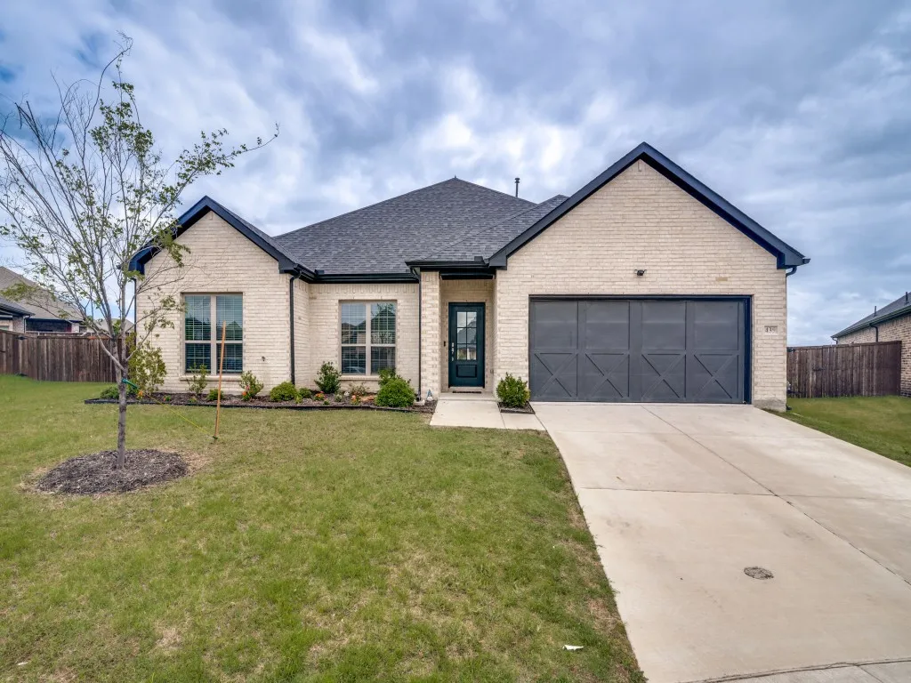 Single Family Residence For Sale in Collin County , 439 Cyprus Grove, Lavon, Texas 75166, 4 Bedroom, 3 Bathroom, 2 Garage spaces, 3,000 Sqft, built in 2023, mls#21285222, Real Estate Agent in Lavon, Homes For Sale in Collin county, Homes For Sale in Lavon, Realtor in Lavon Texas, Real Estate Brokerage Independent Realty Texas, Luminita Cordes Realtor