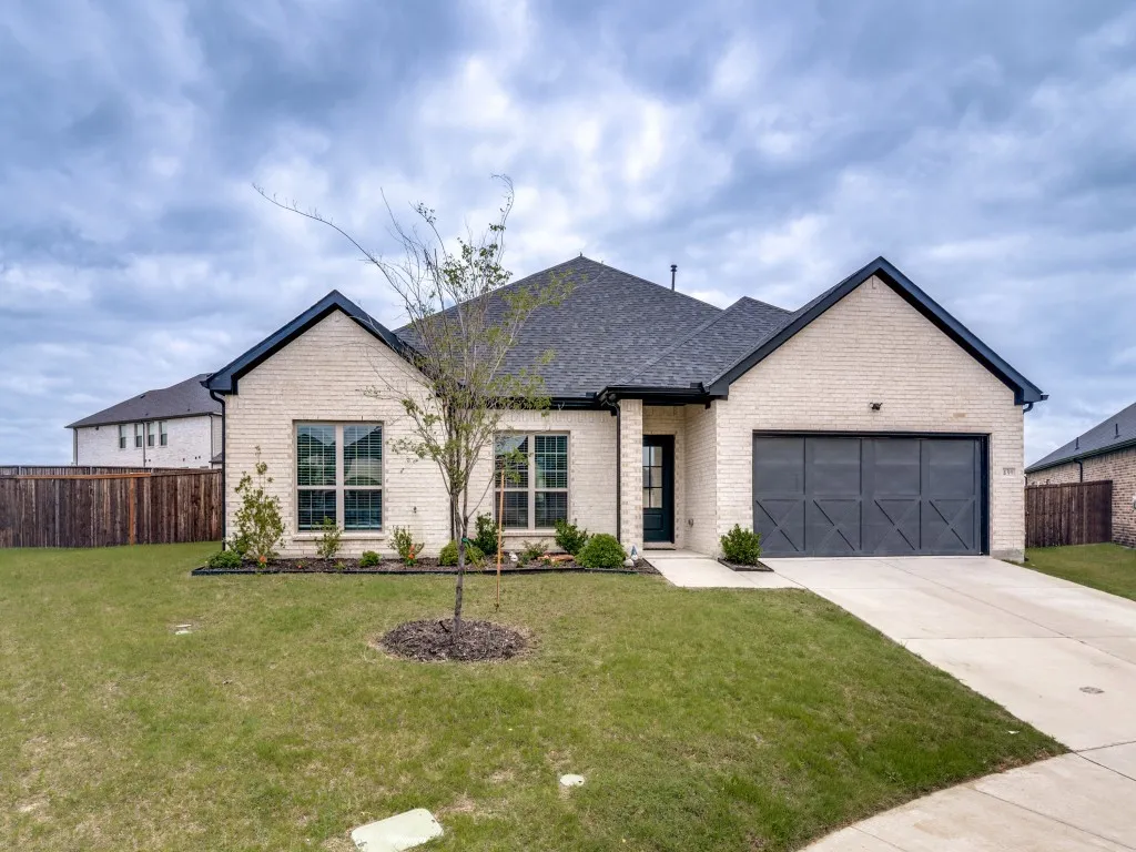 Single Family Residence For Sale in Collin County , 439 Cyprus Grove, Lavon, Texas 75166, 4 Bedroom, 3 Bathroom, 2 Garage spaces, 3,000 Sqft, built in 2023, mls#21285222, Real Estate Agent in Lavon, Homes For Sale in Collin county, Homes For Sale in Lavon, Realtor in Lavon Texas, Real Estate Brokerage Independent Realty Texas, Luminita Cordes Realtor