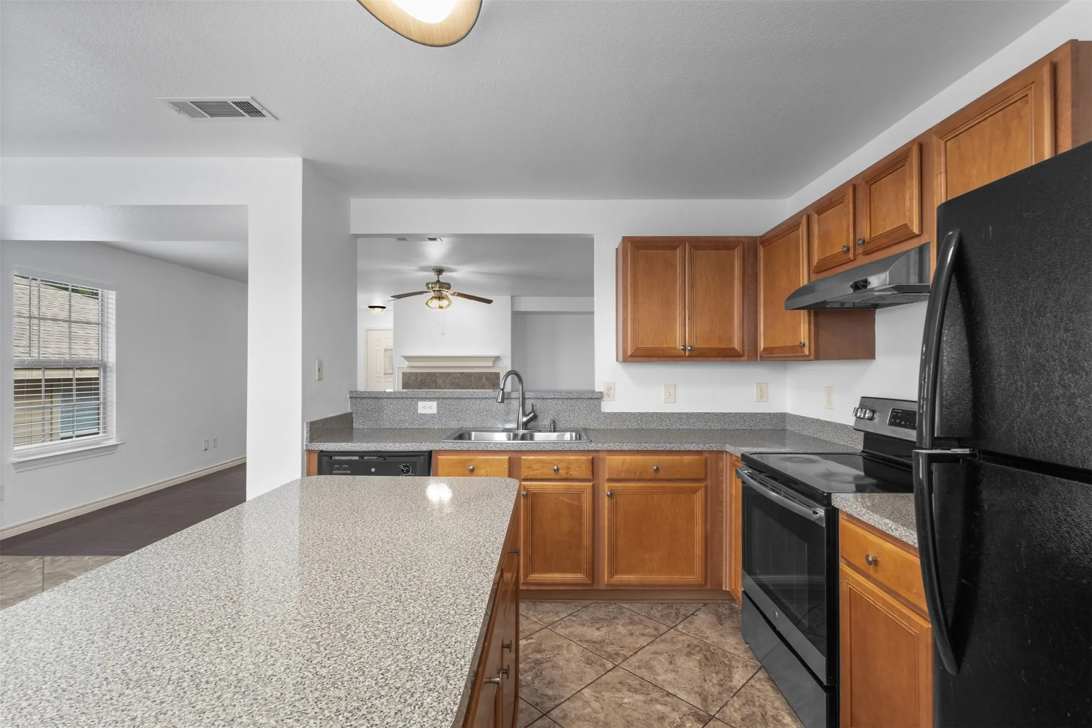 Single Family Residence For Sale in Dallas County , 6163 Balcony Lane, Dallas, Texas 75241, 4 Bedroom, 2 Bathroom, 2 Garage spaces, 1,872 Sqft, built in 2006, mls#21280084, Real Estate Agent in Dallas, Homes For Sale in Dallas county, Homes For Sale in Dallas, Realtor in Dallas Texas, Real Estate Brokerage Independent Realty Texas, Luminita Cordes Realtor