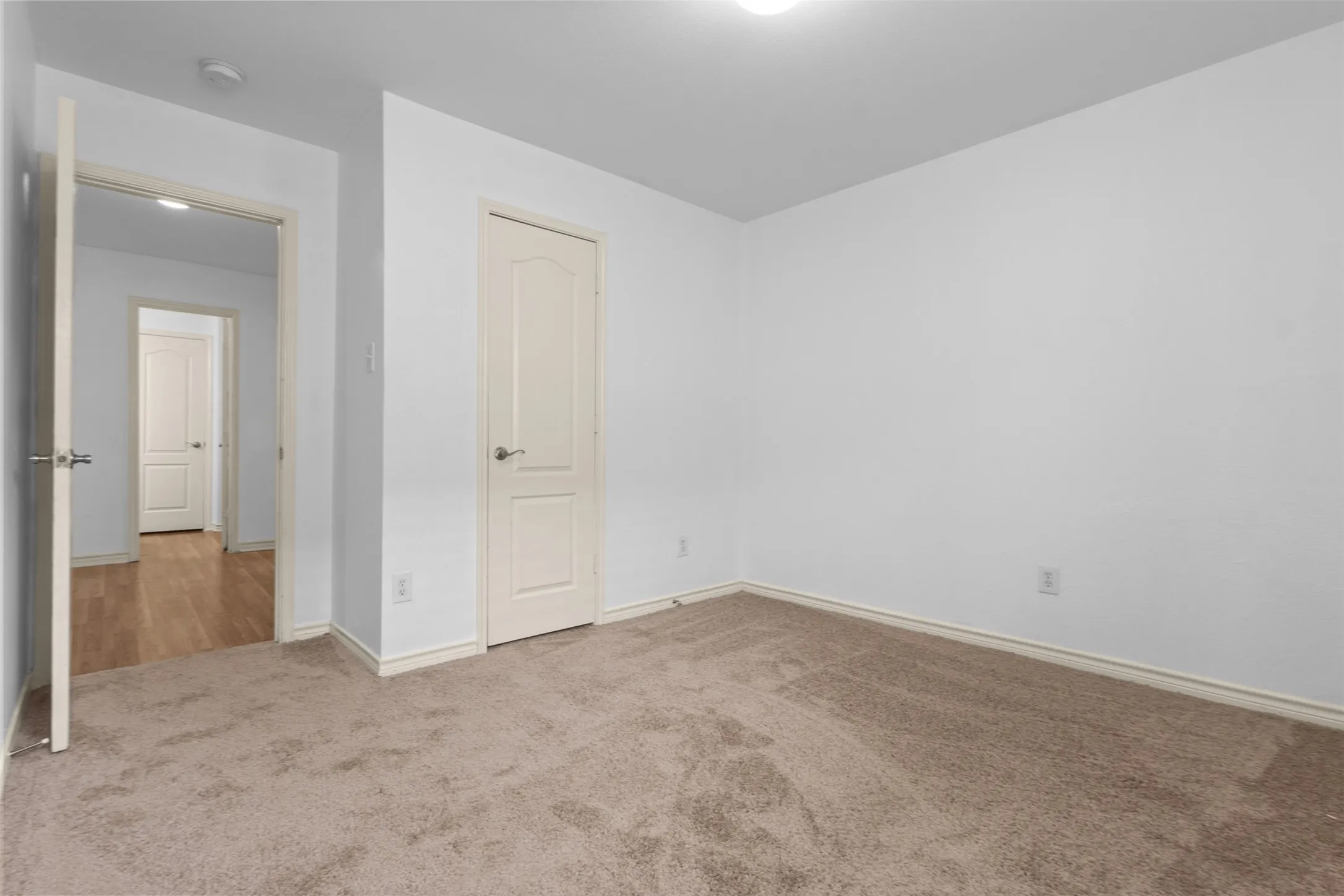 Single Family Residence For Sale in Dallas County , 6163 Balcony Lane, Dallas, Texas 75241, 4 Bedroom, 2 Bathroom, 2 Garage spaces, 1,872 Sqft, built in 2006, mls#21280084, Real Estate Agent in Dallas, Homes For Sale in Dallas county, Homes For Sale in Dallas, Realtor in Dallas Texas, Real Estate Brokerage Independent Realty Texas, Luminita Cordes Realtor