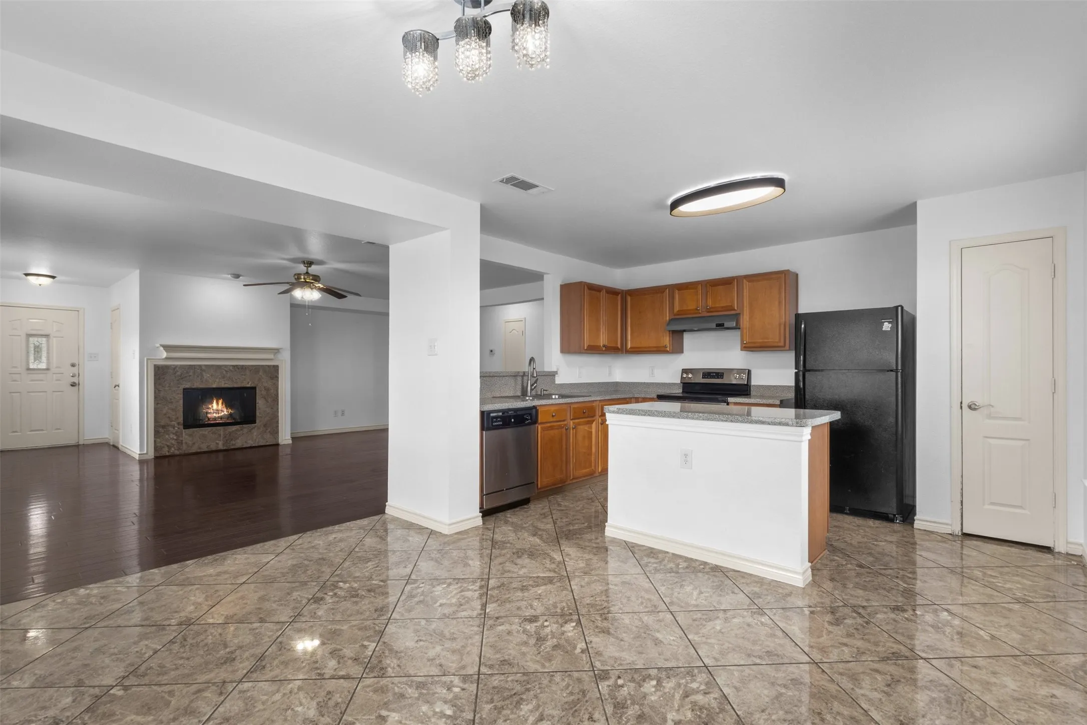 Single Family Residence For Sale in Dallas County , 6163 Balcony Lane, Dallas, Texas 75241, 4 Bedroom, 2 Bathroom, 2 Garage spaces, 1,872 Sqft, built in 2006, mls#21280084, Real Estate Agent in Dallas, Homes For Sale in Dallas county, Homes For Sale in Dallas, Realtor in Dallas Texas, Real Estate Brokerage Independent Realty Texas, Luminita Cordes Realtor