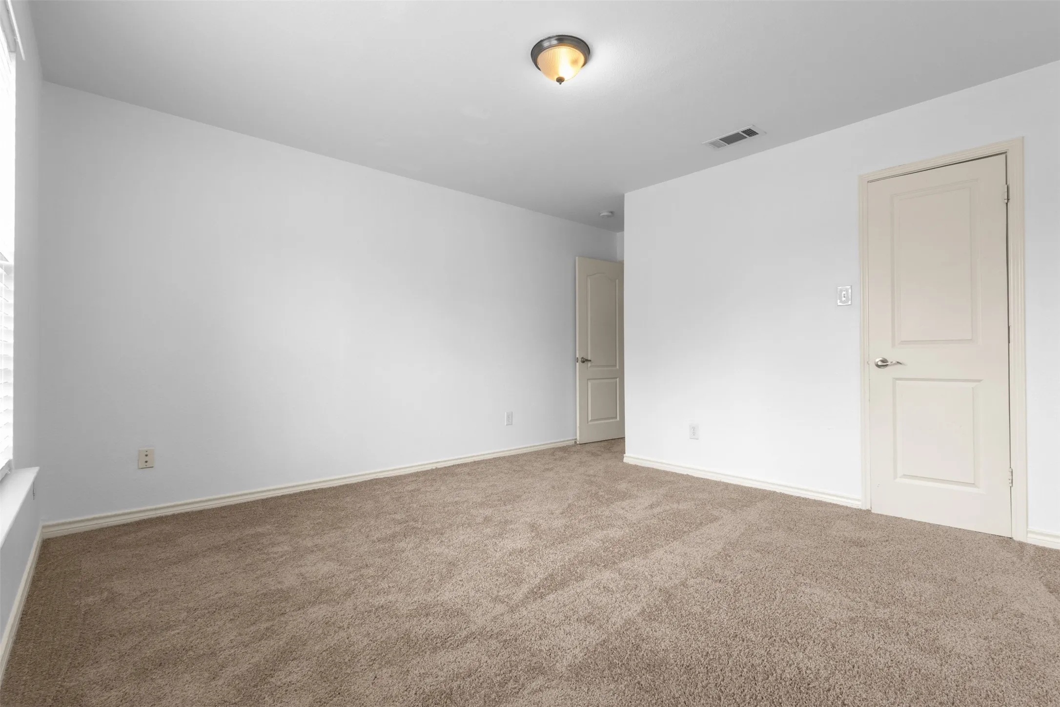 Single Family Residence For Sale in Dallas County , 6163 Balcony Lane, Dallas, Texas 75241, 4 Bedroom, 2 Bathroom, 2 Garage spaces, 1,872 Sqft, built in 2006, mls#21280084, Real Estate Agent in Dallas, Homes For Sale in Dallas county, Homes For Sale in Dallas, Realtor in Dallas Texas, Real Estate Brokerage Independent Realty Texas, Luminita Cordes Realtor