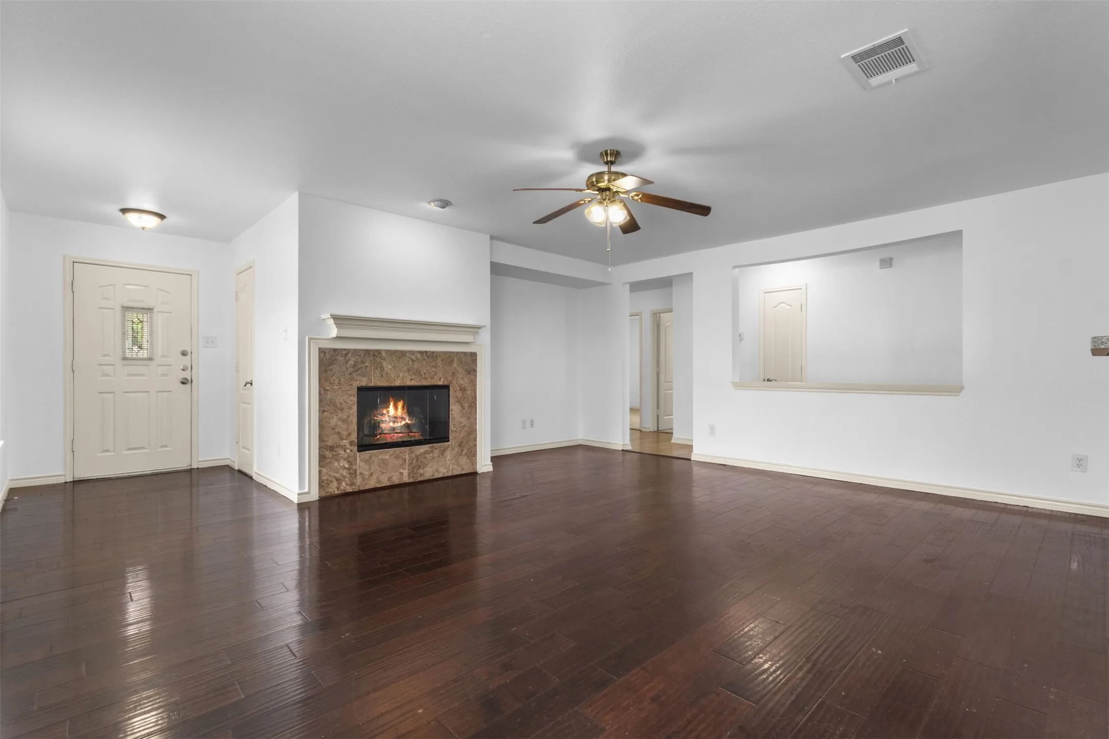 Single Family Residence For Sale in Dallas County , 6163 Balcony Lane, Dallas, Texas 75241, 4 Bedroom, 2 Bathroom, 2 Garage spaces, 1,872 Sqft, built in 2006, mls#21280084, Real Estate Agent in Dallas, Homes For Sale in Dallas county, Homes For Sale in Dallas, Realtor in Dallas Texas, Real Estate Brokerage Independent Realty Texas, Luminita Cordes Realtor