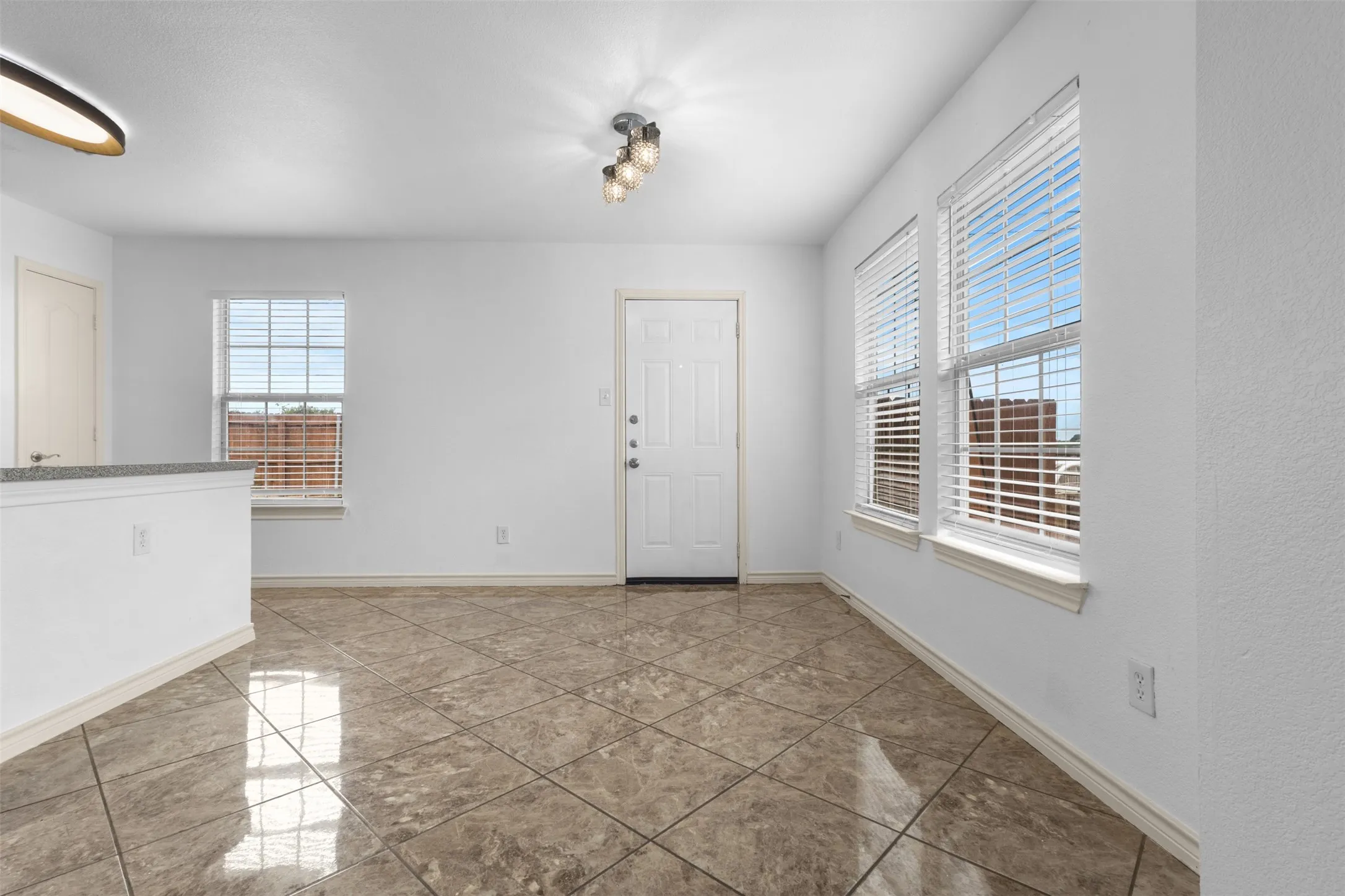 Single Family Residence For Sale in Dallas County , 6163 Balcony Lane, Dallas, Texas 75241, 4 Bedroom, 2 Bathroom, 2 Garage spaces, 1,872 Sqft, built in 2006, mls#21280084, Real Estate Agent in Dallas, Homes For Sale in Dallas county, Homes For Sale in Dallas, Realtor in Dallas Texas, Real Estate Brokerage Independent Realty Texas, Luminita Cordes Realtor