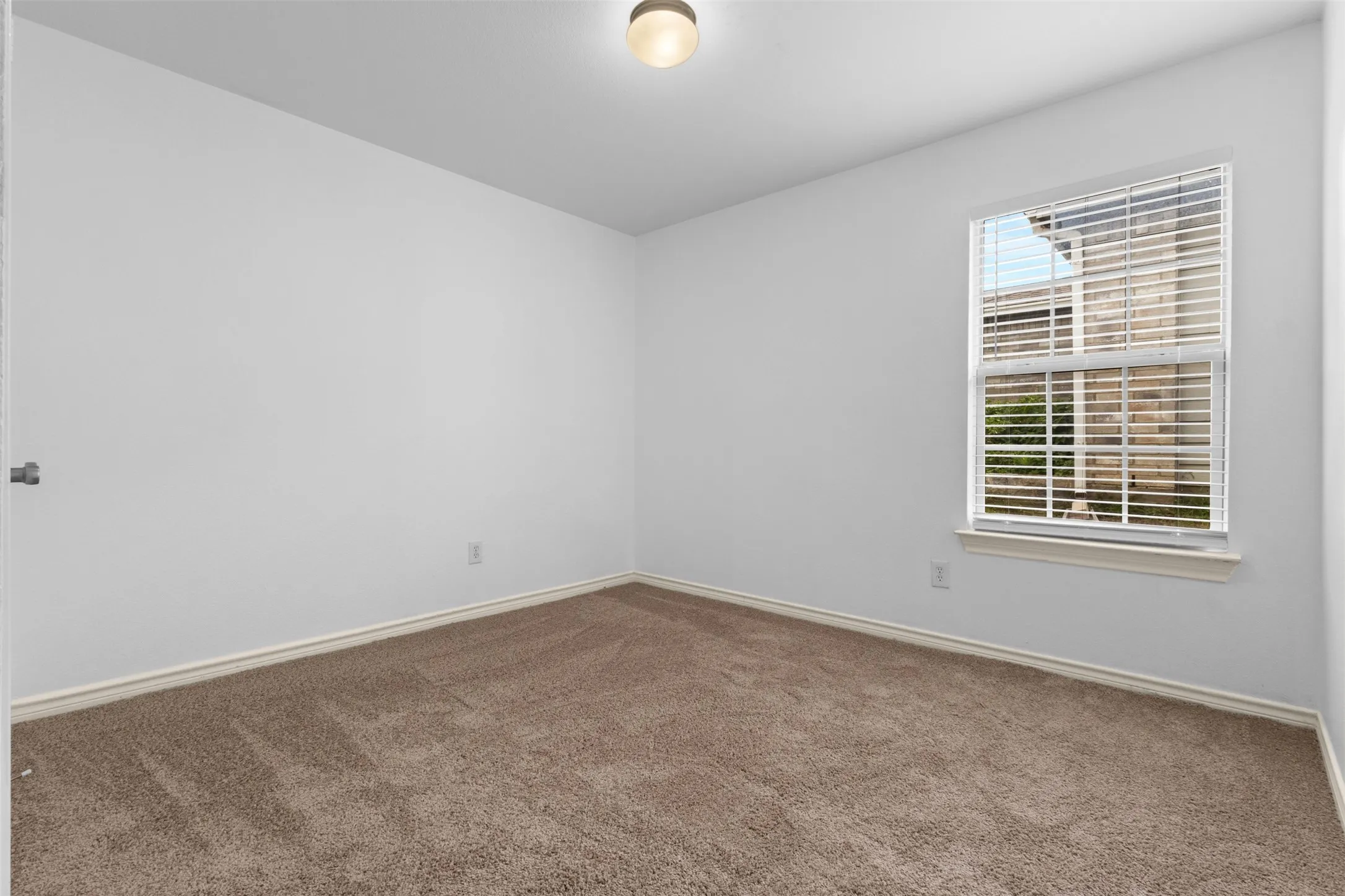 Single Family Residence For Sale in Dallas County , 6163 Balcony Lane, Dallas, Texas 75241, 4 Bedroom, 2 Bathroom, 2 Garage spaces, 1,872 Sqft, built in 2006, mls#21280084, Real Estate Agent in Dallas, Homes For Sale in Dallas county, Homes For Sale in Dallas, Realtor in Dallas Texas, Real Estate Brokerage Independent Realty Texas, Luminita Cordes Realtor