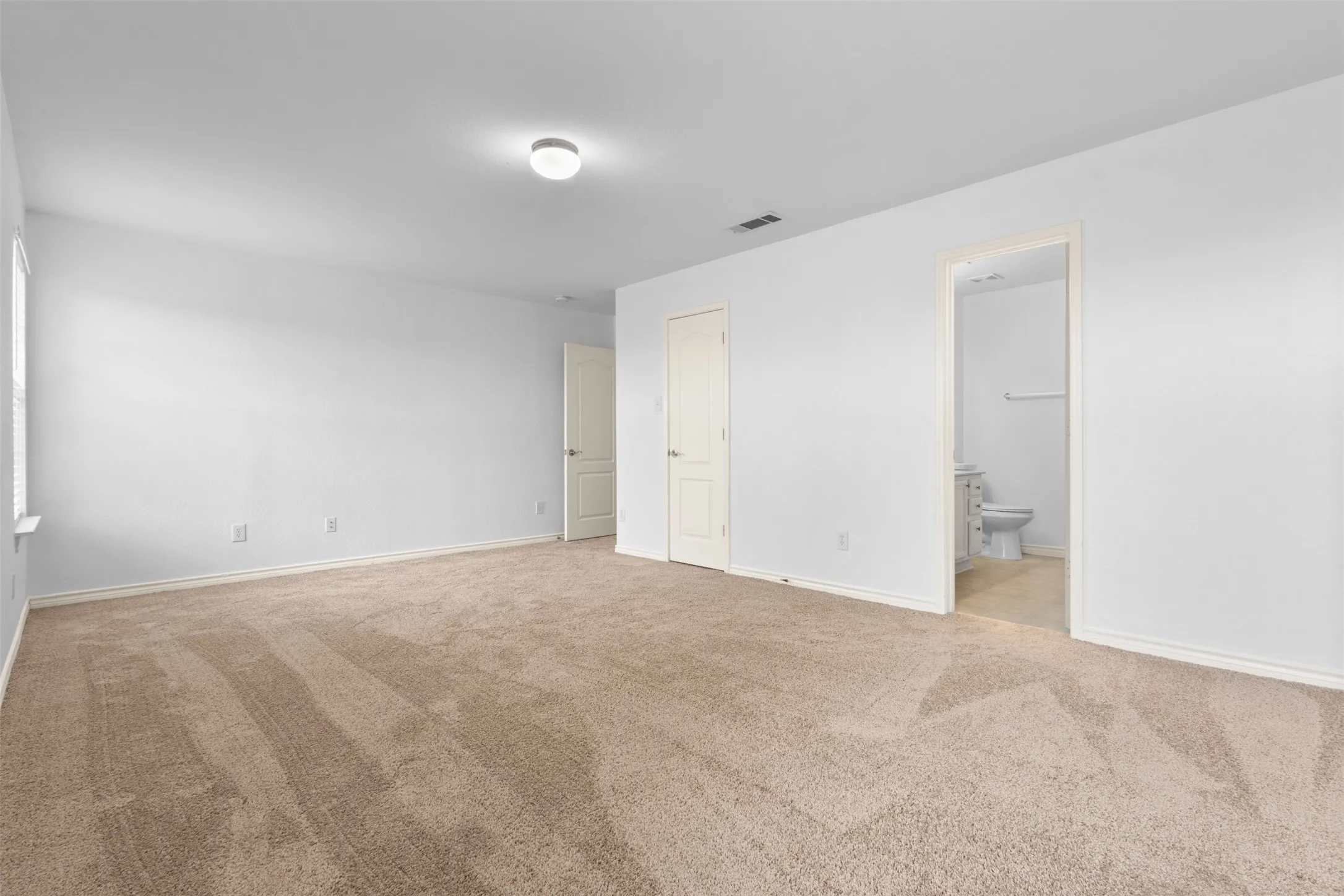Single Family Residence For Sale in Dallas County , 6163 Balcony Lane, Dallas, Texas 75241, 4 Bedroom, 2 Bathroom, 2 Garage spaces, 1,872 Sqft, built in 2006, mls#21280084, Real Estate Agent in Dallas, Homes For Sale in Dallas county, Homes For Sale in Dallas, Realtor in Dallas Texas, Real Estate Brokerage Independent Realty Texas, Luminita Cordes Realtor