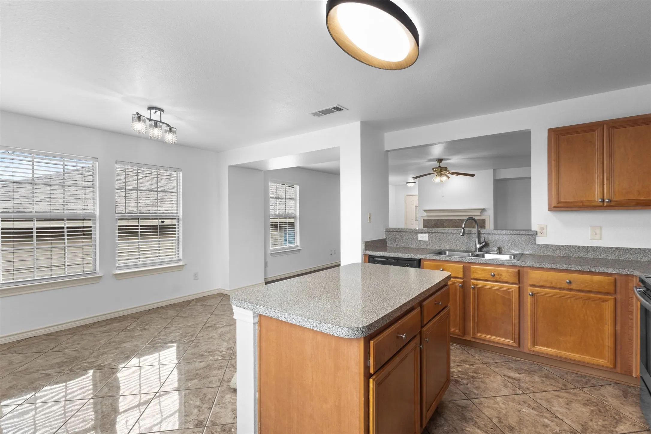 Single Family Residence For Sale in Dallas County , 6163 Balcony Lane, Dallas, Texas 75241, 4 Bedroom, 2 Bathroom, 2 Garage spaces, 1,872 Sqft, built in 2006, mls#21280084, Real Estate Agent in Dallas, Homes For Sale in Dallas county, Homes For Sale in Dallas, Realtor in Dallas Texas, Real Estate Brokerage Independent Realty Texas, Luminita Cordes Realtor
