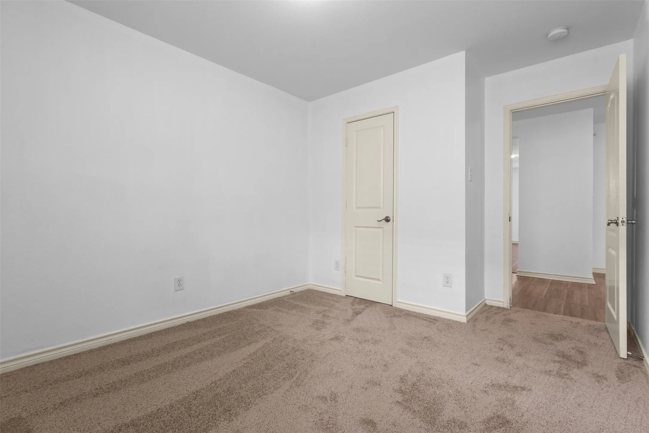 Single Family Residence For Sale in Dallas County , 6163 Balcony Lane, Dallas, Texas 75241, 4 Bedroom, 2 Bathroom, 2 Garage spaces, 1,872 Sqft, built in 2006, mls#21280084, Real Estate Agent in Dallas, Homes For Sale in Dallas county, Homes For Sale in Dallas, Realtor in Dallas Texas, Real Estate Brokerage Independent Realty Texas, Luminita Cordes Realtor
