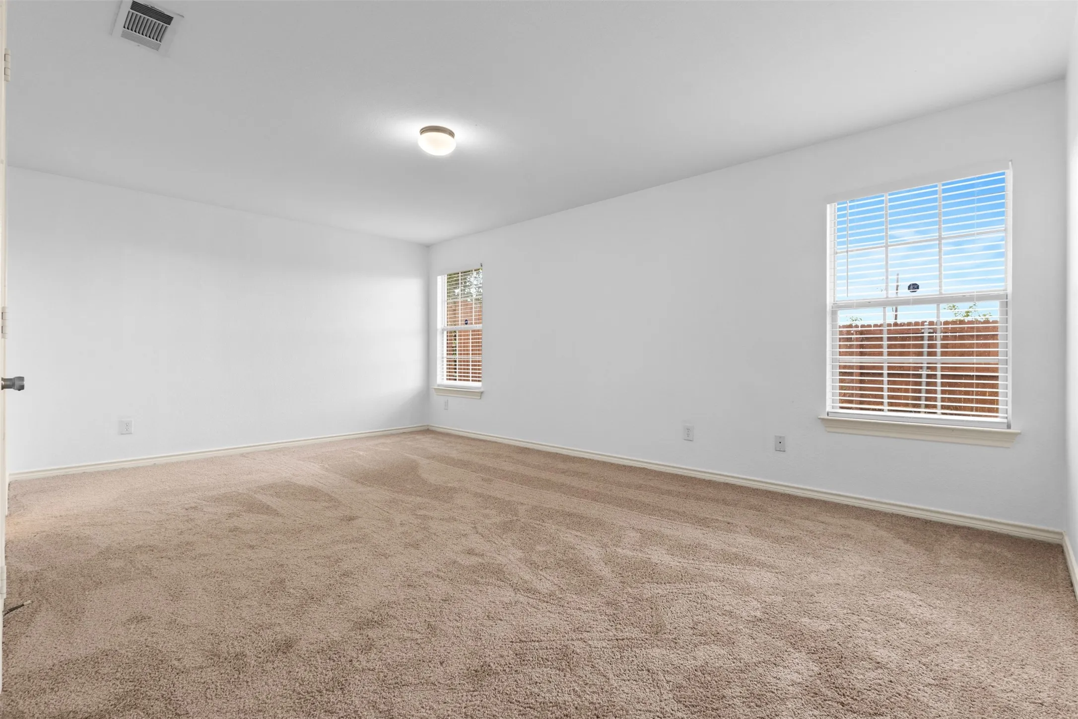 Single Family Residence For Sale in Dallas County , 6163 Balcony Lane, Dallas, Texas 75241, 4 Bedroom, 2 Bathroom, 2 Garage spaces, 1,872 Sqft, built in 2006, mls#21280084, Real Estate Agent in Dallas, Homes For Sale in Dallas county, Homes For Sale in Dallas, Realtor in Dallas Texas, Real Estate Brokerage Independent Realty Texas, Luminita Cordes Realtor