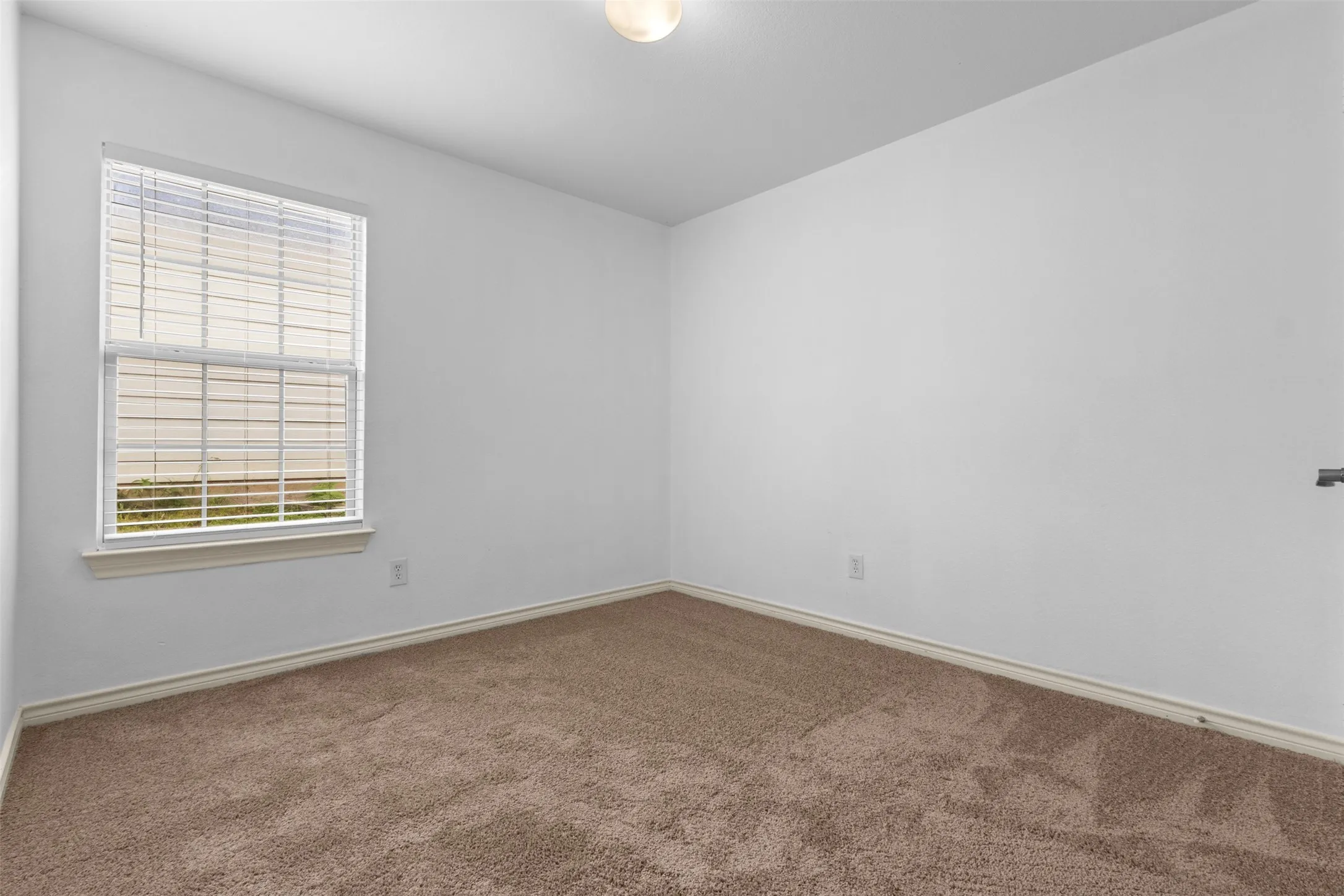 Single Family Residence For Sale in Dallas County , 6163 Balcony Lane, Dallas, Texas 75241, 4 Bedroom, 2 Bathroom, 2 Garage spaces, 1,872 Sqft, built in 2006, mls#21280084, Real Estate Agent in Dallas, Homes For Sale in Dallas county, Homes For Sale in Dallas, Realtor in Dallas Texas, Real Estate Brokerage Independent Realty Texas, Luminita Cordes Realtor