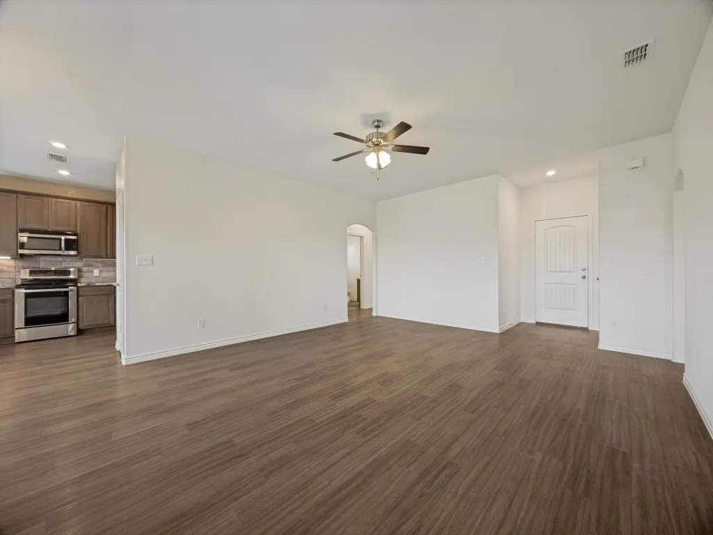 Single Family Residence For Sale in Grayson County , 3310 Sweetwater Way, Sherman, Texas 75090, 4 Bedroom, 2 Bathroom, 2 Garage spaces, 1,646 Sqft, built in 2019, mls#21281408, Real Estate Agent in Sherman, Homes For Sale in Grayson county, Homes For Sale in Sherman, Realtor in Sherman Texas, Real Estate Brokerage Independent Realty Texas, Luminita Cordes Realtor