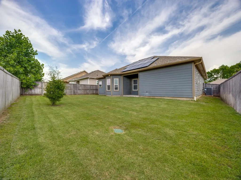 Single Family Residence For Sale in Grayson County , 3310 Sweetwater Way, Sherman, Texas 75090, 4 Bedroom, 2 Bathroom, 2 Garage spaces, 1,646 Sqft, built in 2019, mls#21281408, Real Estate Agent in Sherman, Homes For Sale in Grayson county, Homes For Sale in Sherman, Realtor in Sherman Texas, Real Estate Brokerage Independent Realty Texas, Luminita Cordes Realtor