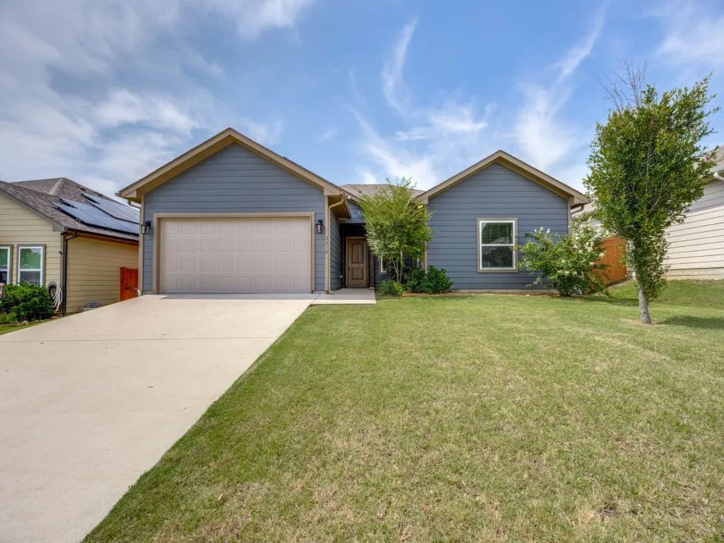 Single Family Residence For Sale in Grayson County , 3310 Sweetwater Way, Sherman, Texas 75090, 4 Bedroom, 2 Bathroom, 2 Garage spaces, 1,646 Sqft, built in 2019, mls#21281408, Real Estate Agent in Sherman, Homes For Sale in Grayson county, Homes For Sale in Sherman, Realtor in Sherman Texas, Real Estate Brokerage Independent Realty Texas, Luminita Cordes Realtor