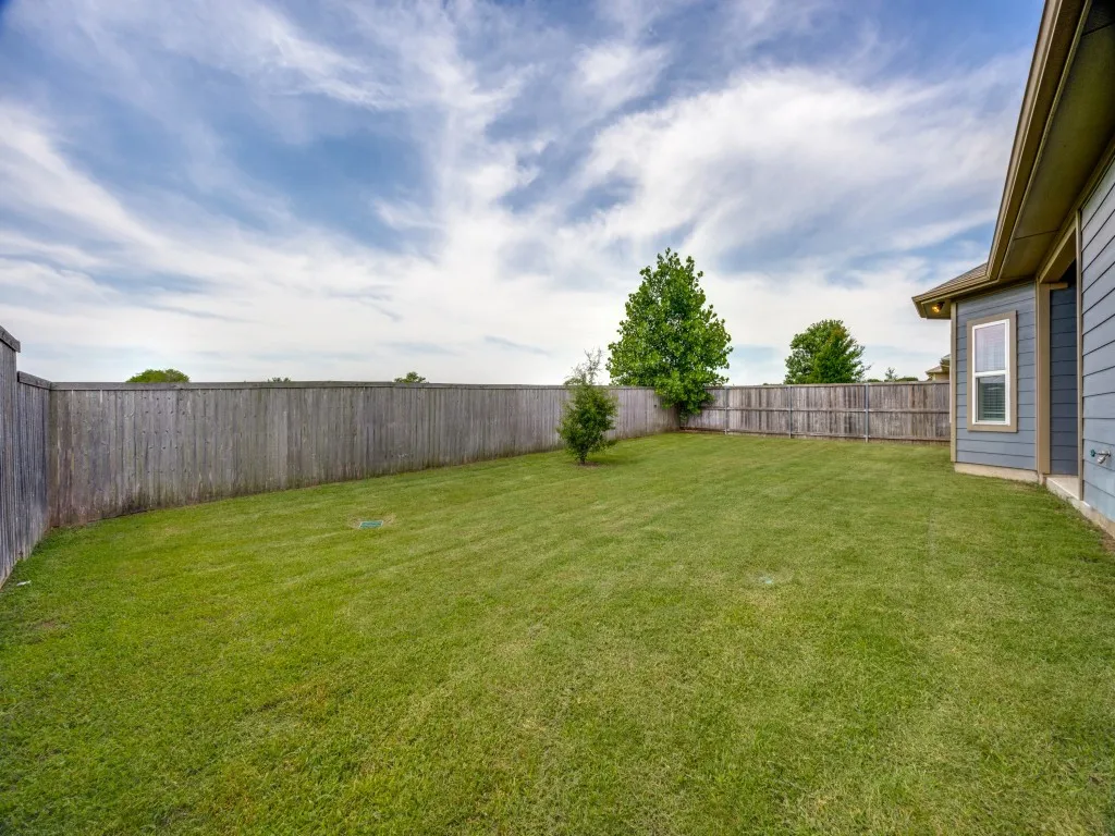 Single Family Residence For Sale in Grayson County , 3310 Sweetwater Way, Sherman, Texas 75090, 4 Bedroom, 2 Bathroom, 2 Garage spaces, 1,646 Sqft, built in 2019, mls#21281408, Real Estate Agent in Sherman, Homes For Sale in Grayson county, Homes For Sale in Sherman, Realtor in Sherman Texas, Real Estate Brokerage Independent Realty Texas, Luminita Cordes Realtor
