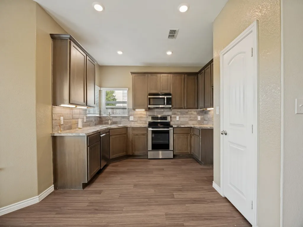 Single Family Residence For Sale in Grayson County , 3310 Sweetwater Way, Sherman, Texas 75090, 4 Bedroom, 2 Bathroom, 2 Garage spaces, 1,646 Sqft, built in 2019, mls#21281408, Real Estate Agent in Sherman, Homes For Sale in Grayson county, Homes For Sale in Sherman, Realtor in Sherman Texas, Real Estate Brokerage Independent Realty Texas, Luminita Cordes Realtor