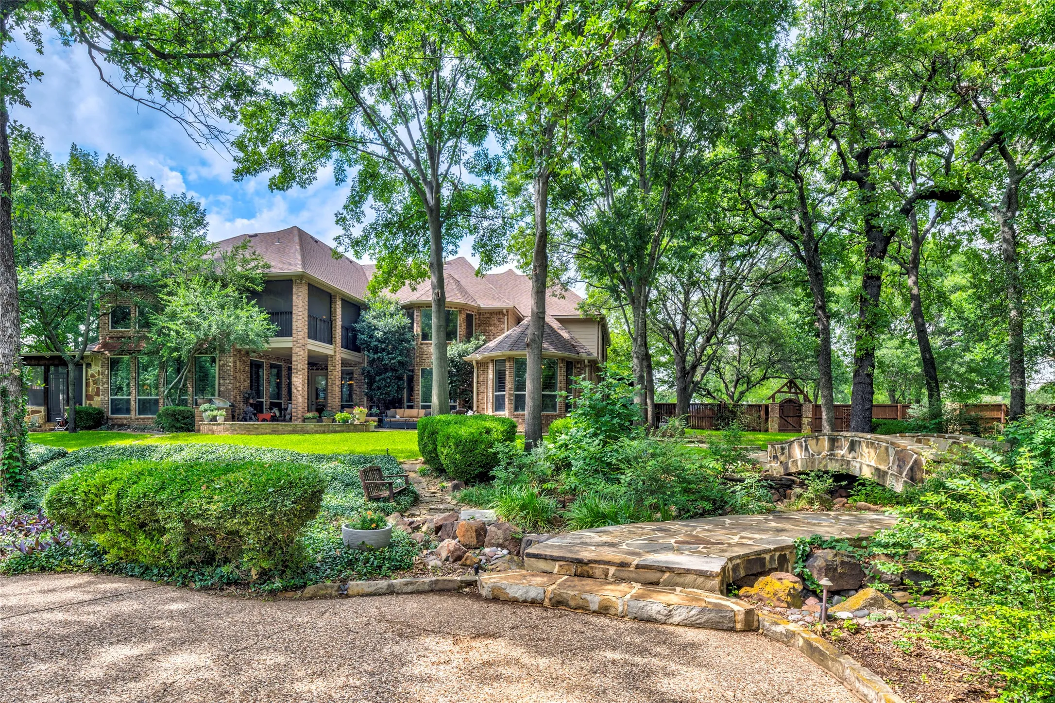 Single Family Residence For Sale in Denton County , 3905 Rothschild Drive, Flower Mound, Texas 75022, 5 Bedroom, 5 Bathroom, 6 Garage spaces, 5,572 Sqft, built in 2001, mls#21284844, Real Estate Agent in Flower Mound, Homes For Sale in Denton county, Homes For Sale in Flower Mound, Realtor in Flower Mound Texas, Real Estate Brokerage Independent Realty Texas, Luminita Cordes Realtor
