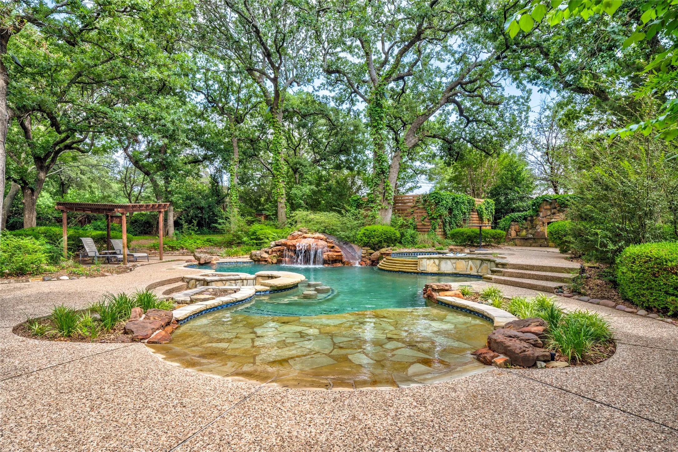 Single Family Residence For Sale in Denton County , 3905 Rothschild Drive, Flower Mound, Texas 75022, 5 Bedroom, 5 Bathroom, 6 Garage spaces, 5,572 Sqft, built in 2001, mls#21284844, Real Estate Agent in Flower Mound, Homes For Sale in Denton county, Homes For Sale in Flower Mound, Realtor in Flower Mound Texas, Real Estate Brokerage Independent Realty Texas, Luminita Cordes Realtor