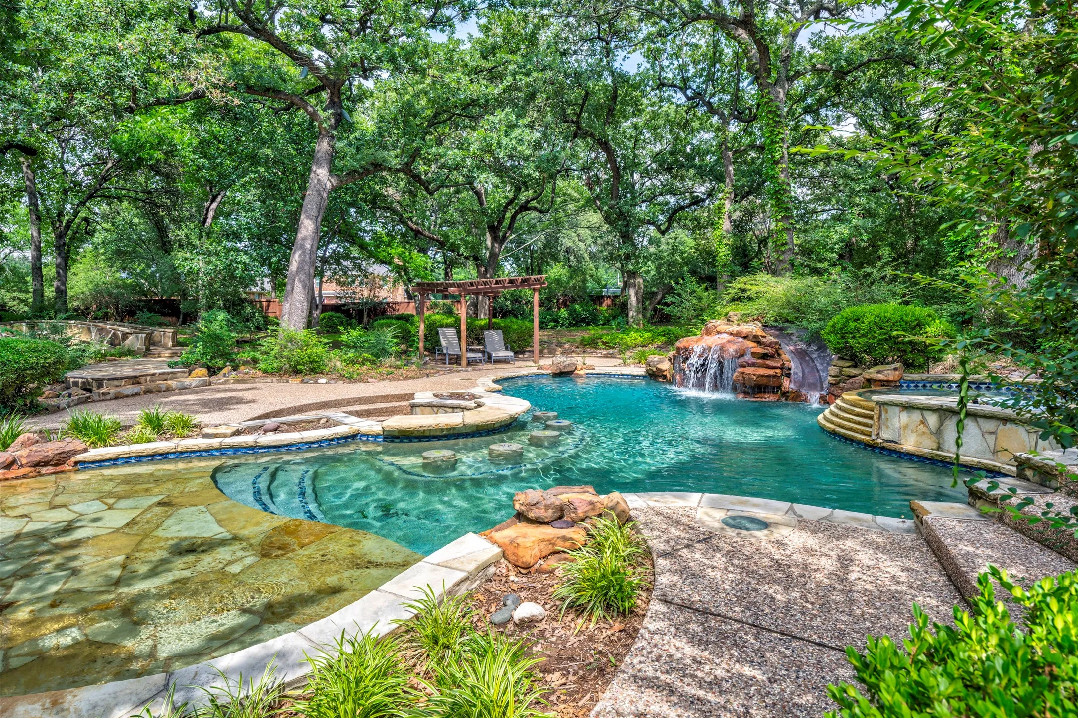 Single Family Residence For Sale in Denton County , 3905 Rothschild Drive, Flower Mound, Texas 75022, 5 Bedroom, 5 Bathroom, 6 Garage spaces, 5,572 Sqft, built in 2001, mls#21284844, Real Estate Agent in Flower Mound, Homes For Sale in Denton county, Homes For Sale in Flower Mound, Realtor in Flower Mound Texas, Real Estate Brokerage Independent Realty Texas, Luminita Cordes Realtor