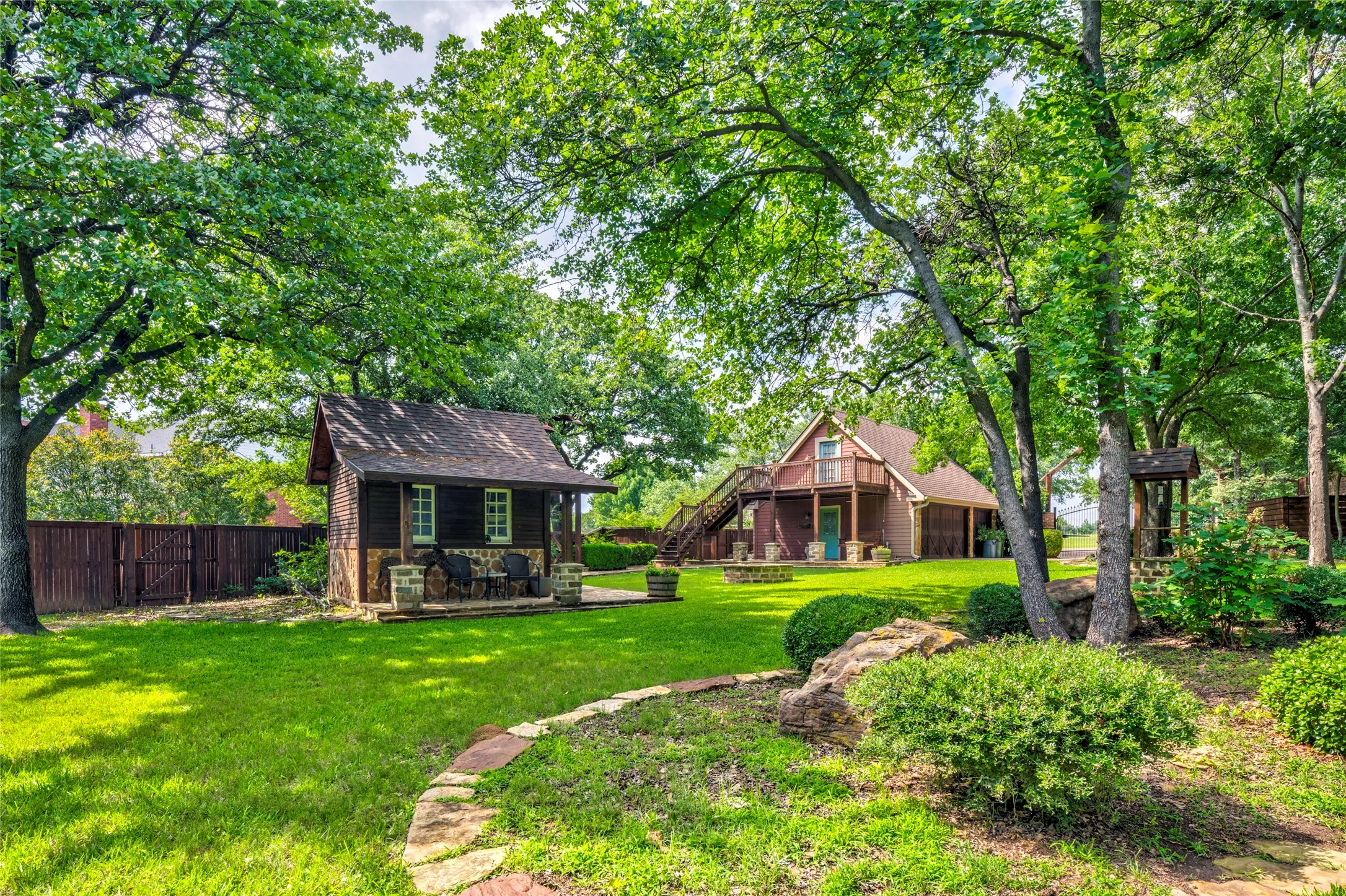 Single Family Residence For Sale in Denton County , 3905 Rothschild Drive, Flower Mound, Texas 75022, 5 Bedroom, 5 Bathroom, 6 Garage spaces, 5,572 Sqft, built in 2001, mls#21284844, Real Estate Agent in Flower Mound, Homes For Sale in Denton county, Homes For Sale in Flower Mound, Realtor in Flower Mound Texas, Real Estate Brokerage Independent Realty Texas, Luminita Cordes Realtor