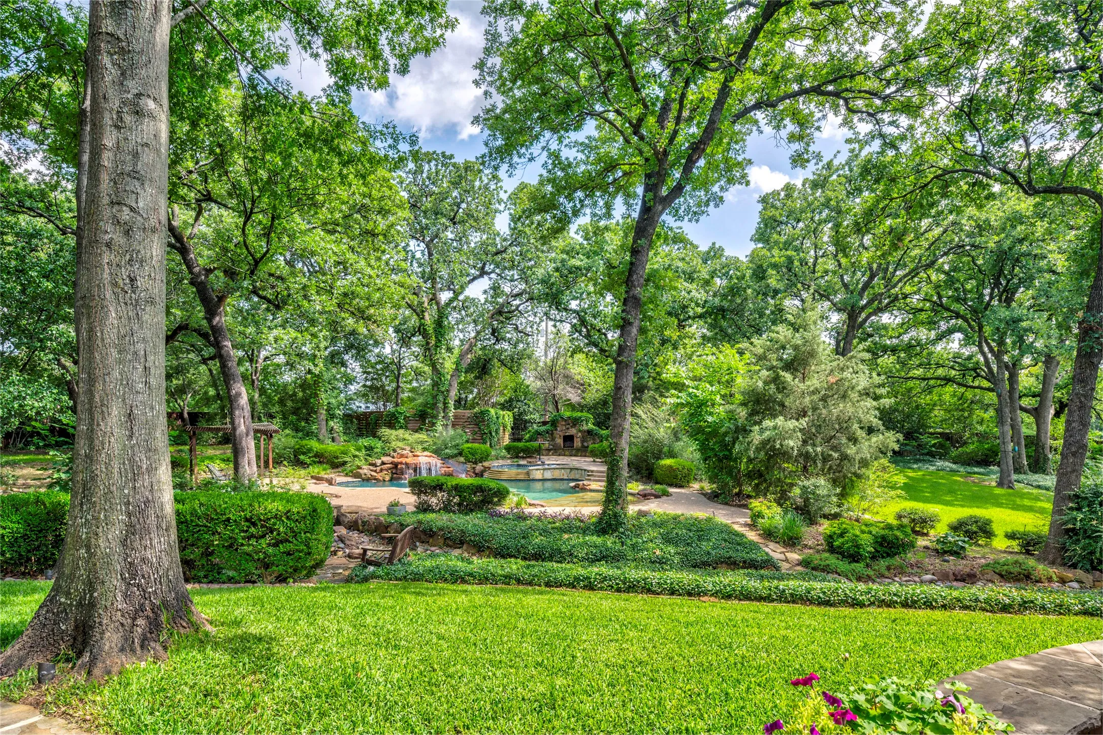 Single Family Residence For Sale in Denton County , 3905 Rothschild Drive, Flower Mound, Texas 75022, 5 Bedroom, 5 Bathroom, 6 Garage spaces, 5,572 Sqft, built in 2001, mls#21284844, Real Estate Agent in Flower Mound, Homes For Sale in Denton county, Homes For Sale in Flower Mound, Realtor in Flower Mound Texas, Real Estate Brokerage Independent Realty Texas, Luminita Cordes Realtor