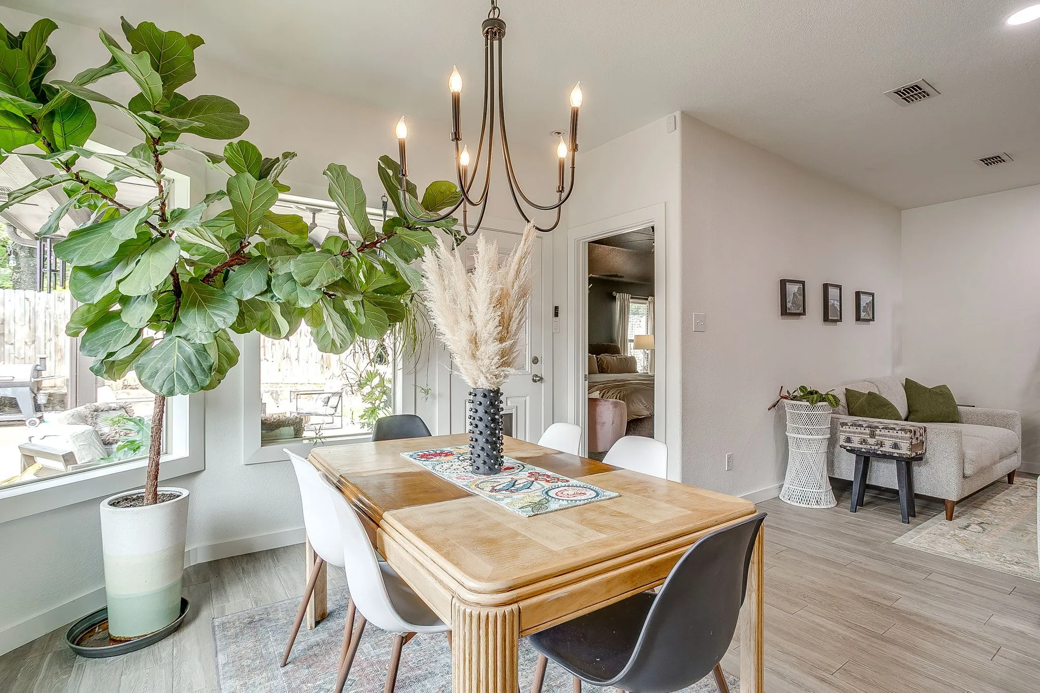 Single Family Residence For Sale in Parker County , 100 Tall Meadow Street, Azle, Texas 76020, 4 Bedroom, 2 Bathroom, 2 Garage spaces, 1,735 Sqft, built in 2015, mls#21285047, Real Estate Agent in Azle, Homes For Sale in Parker county, Homes For Sale in Azle, Realtor in Azle Texas, Real Estate Brokerage Independent Realty Texas, Luminita Cordes Realtor