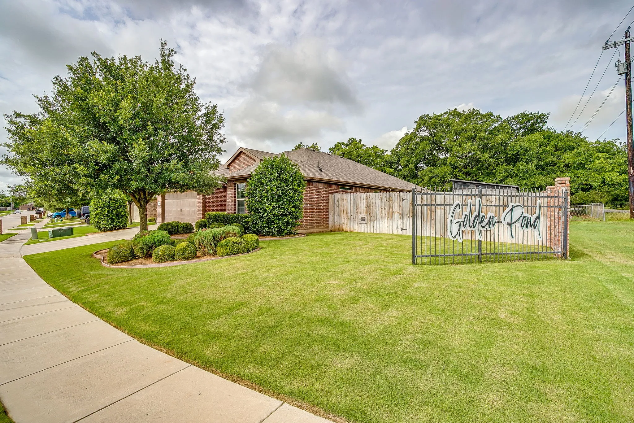 Single Family Residence For Sale in Parker County , 100 Tall Meadow Street, Azle, Texas 76020, 4 Bedroom, 2 Bathroom, 2 Garage spaces, 1,735 Sqft, built in 2015, mls#21285047, Real Estate Agent in Azle, Homes For Sale in Parker county, Homes For Sale in Azle, Realtor in Azle Texas, Real Estate Brokerage Independent Realty Texas, Luminita Cordes Realtor