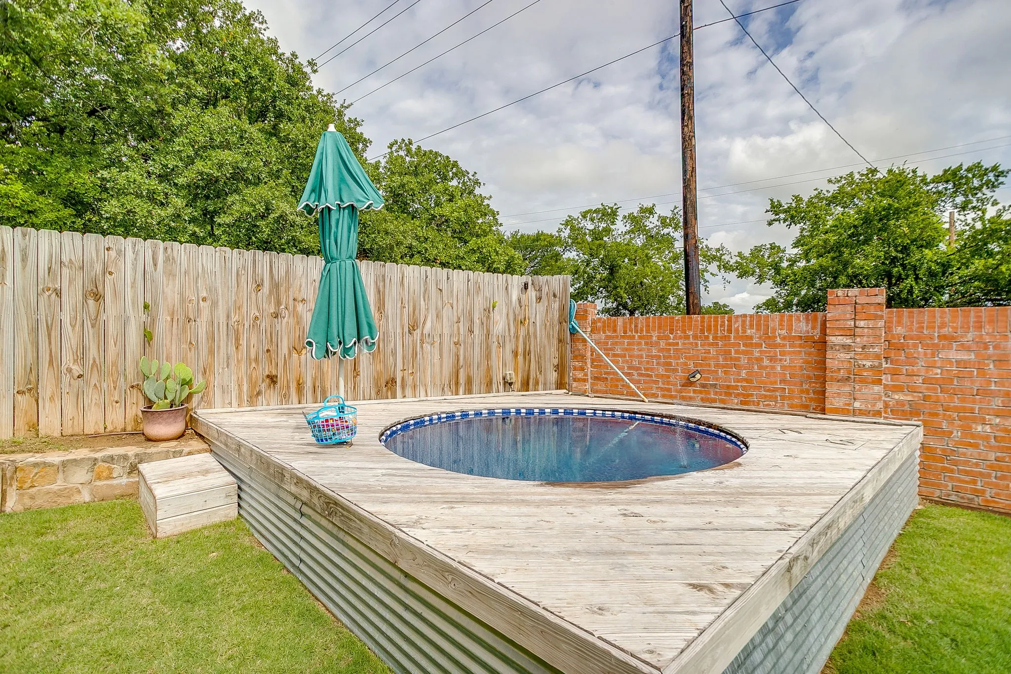 Single Family Residence For Sale in Parker County , 100 Tall Meadow Street, Azle, Texas 76020, 4 Bedroom, 2 Bathroom, 2 Garage spaces, 1,735 Sqft, built in 2015, mls#21285047, Real Estate Agent in Azle, Homes For Sale in Parker county, Homes For Sale in Azle, Realtor in Azle Texas, Real Estate Brokerage Independent Realty Texas, Luminita Cordes Realtor