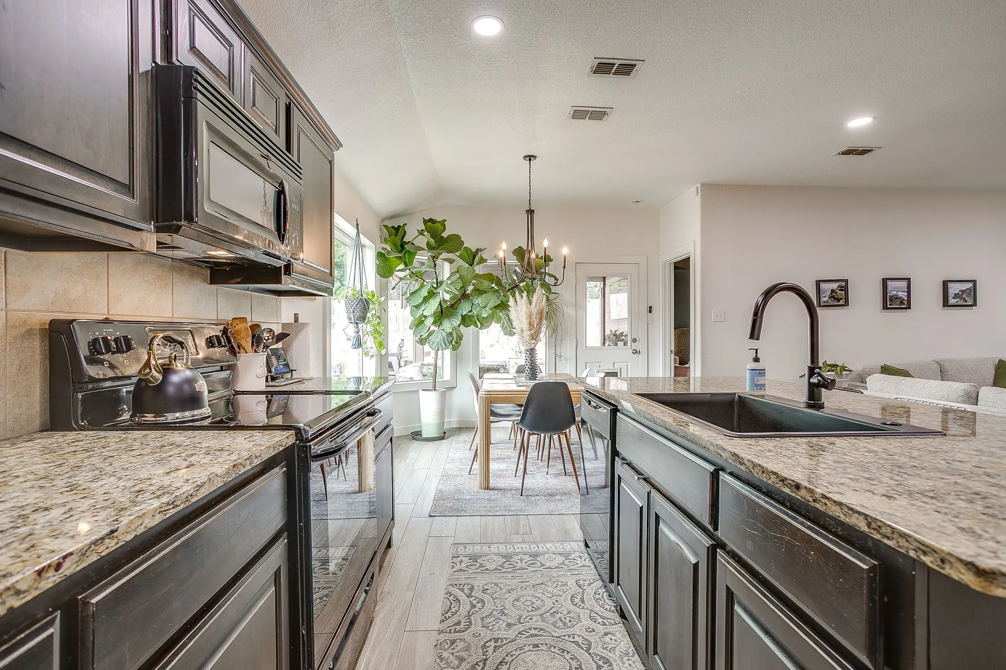 Single Family Residence For Sale in Parker County , 100 Tall Meadow Street, Azle, Texas 76020, 4 Bedroom, 2 Bathroom, 2 Garage spaces, 1,735 Sqft, built in 2015, mls#21285047, Real Estate Agent in Azle, Homes For Sale in Parker county, Homes For Sale in Azle, Realtor in Azle Texas, Real Estate Brokerage Independent Realty Texas, Luminita Cordes Realtor