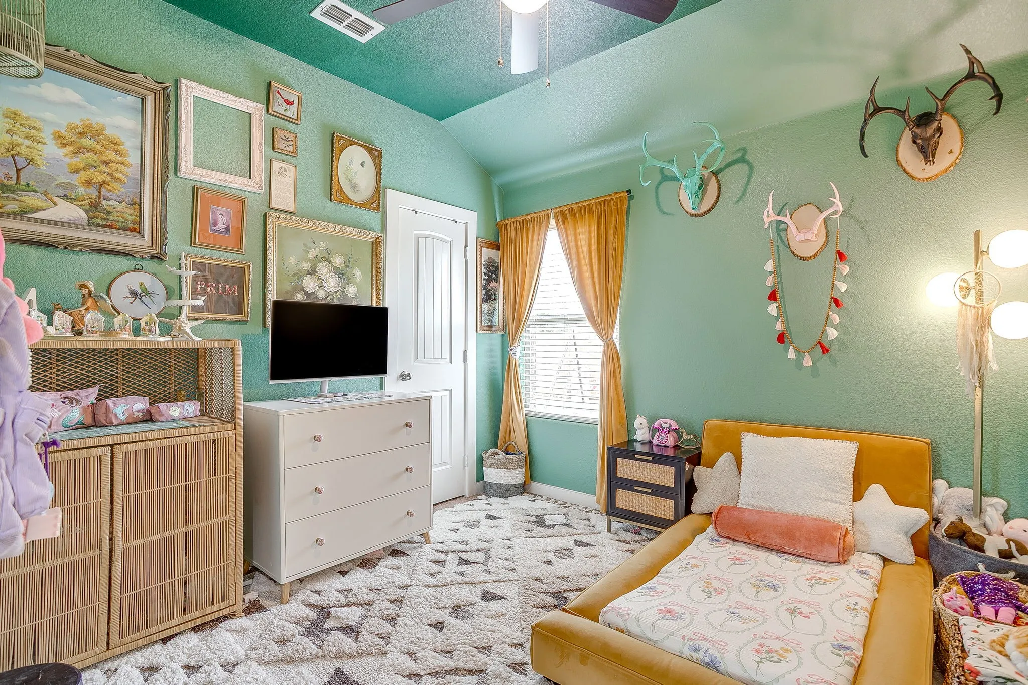 Single Family Residence For Sale in Parker County , 100 Tall Meadow Street, Azle, Texas 76020, 4 Bedroom, 2 Bathroom, 2 Garage spaces, 1,735 Sqft, built in 2015, mls#21285047, Real Estate Agent in Azle, Homes For Sale in Parker county, Homes For Sale in Azle, Realtor in Azle Texas, Real Estate Brokerage Independent Realty Texas, Luminita Cordes Realtor
