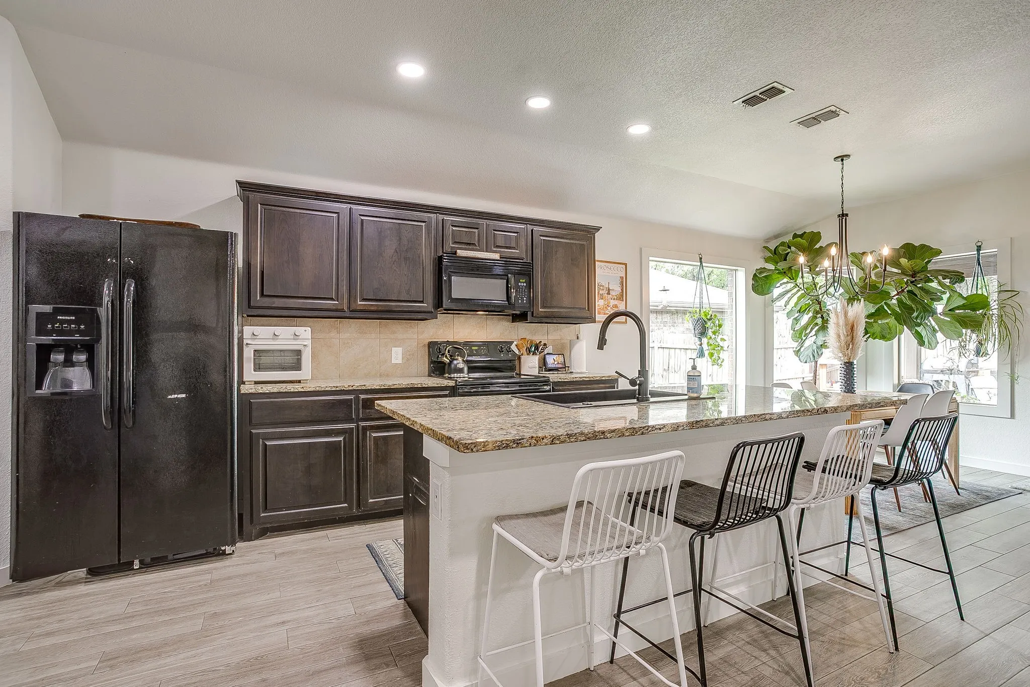Single Family Residence For Sale in Parker County , 100 Tall Meadow Street, Azle, Texas 76020, 4 Bedroom, 2 Bathroom, 2 Garage spaces, 1,735 Sqft, built in 2015, mls#21285047, Real Estate Agent in Azle, Homes For Sale in Parker county, Homes For Sale in Azle, Realtor in Azle Texas, Real Estate Brokerage Independent Realty Texas, Luminita Cordes Realtor