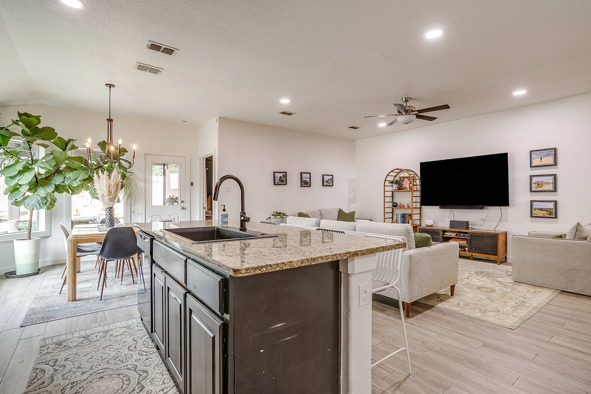 Single Family Residence For Sale in Parker County , 100 Tall Meadow Street, Azle, Texas 76020, 4 Bedroom, 2 Bathroom, 2 Garage spaces, 1,735 Sqft, built in 2015, mls#21285047, Real Estate Agent in Azle, Homes For Sale in Parker county, Homes For Sale in Azle, Realtor in Azle Texas, Real Estate Brokerage Independent Realty Texas, Luminita Cordes Realtor
